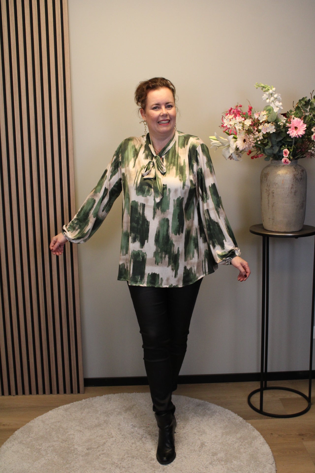 Molly | Blouse met strik groen lange mouw 38 t/m 48