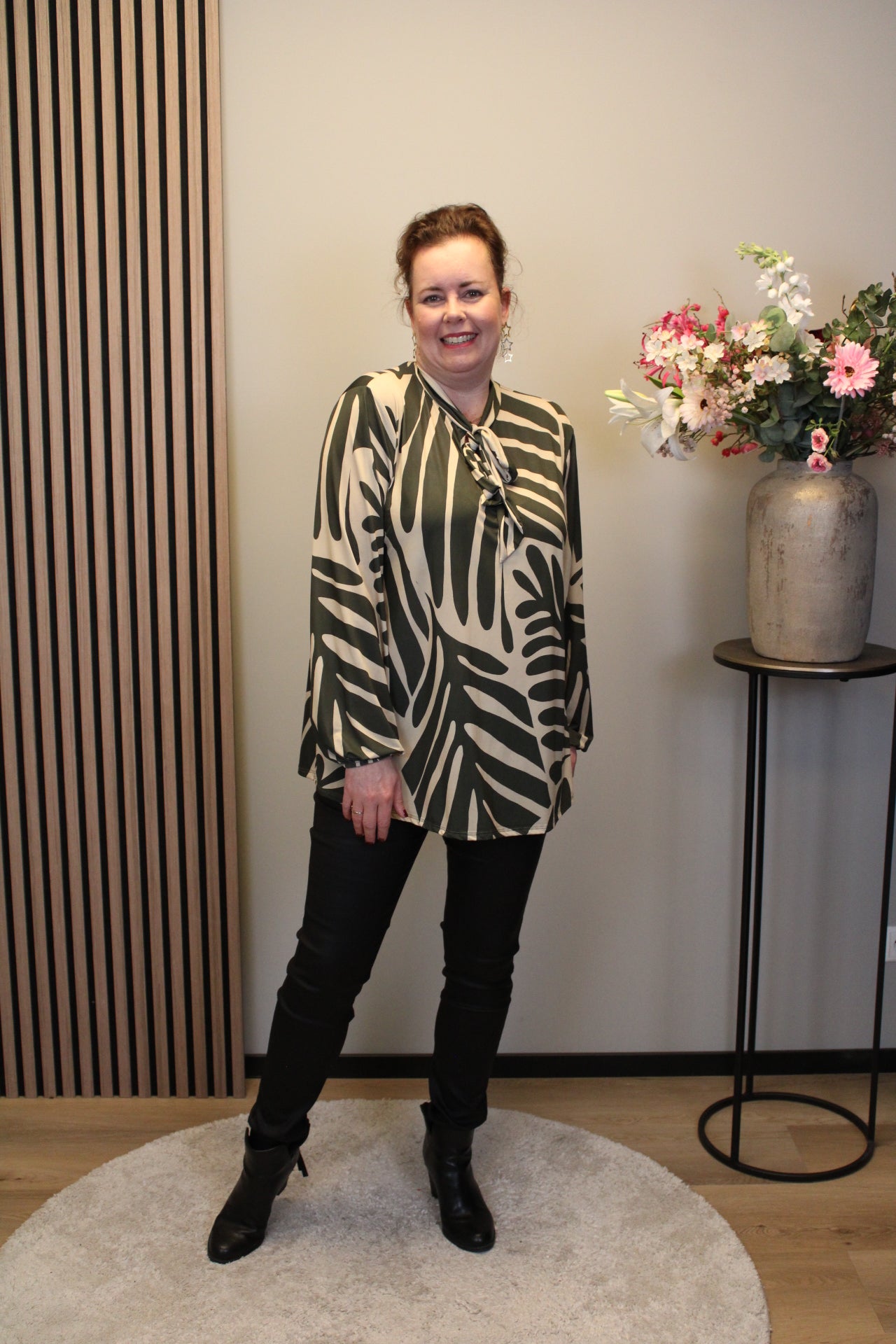 Marieke | Blouse groen met strikje 48 t/m 52