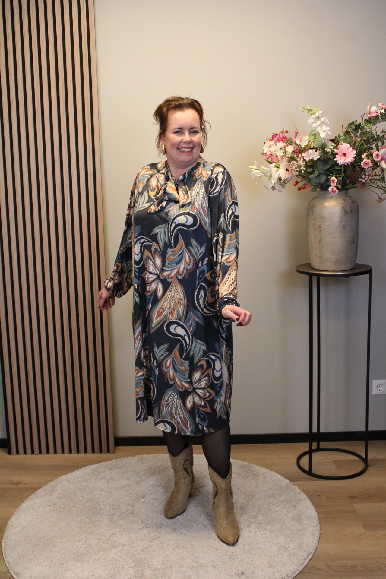 Soliya | Jurk met strikje blauw lange mouw 50 t/m 54