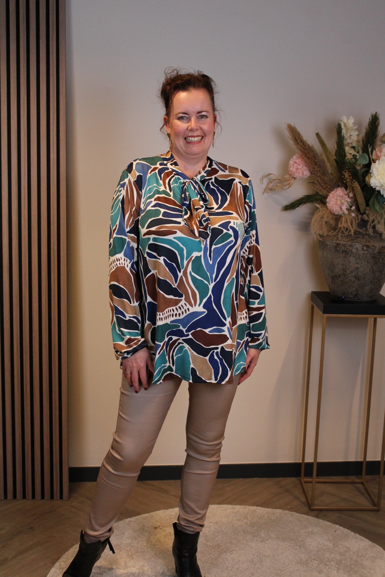 Nikki | Blouse met strik blauw lange mouw 38 t/m 48