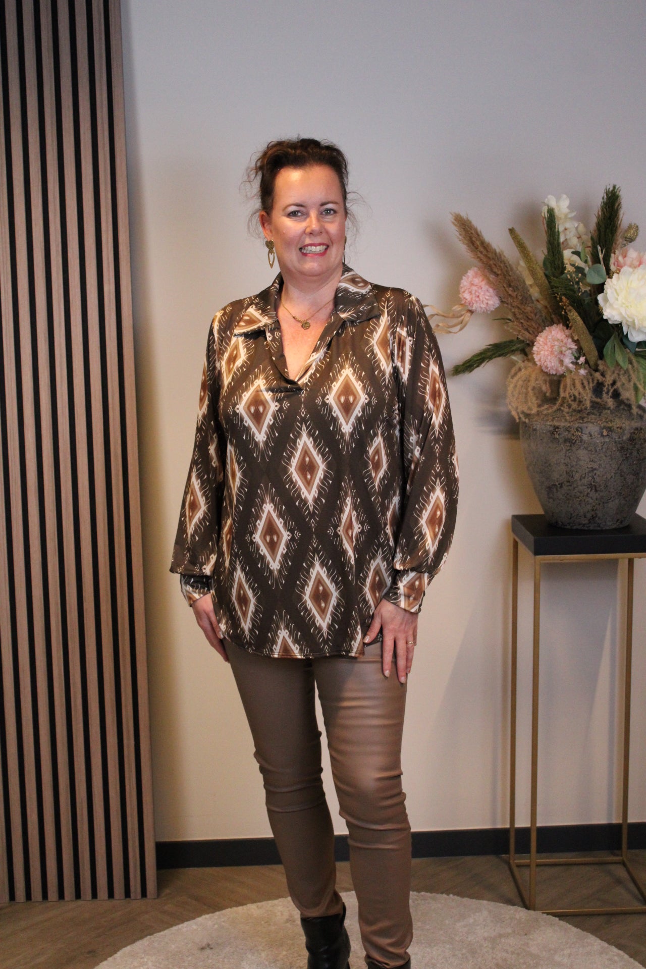 Jill | Blouse bruin met kraagje