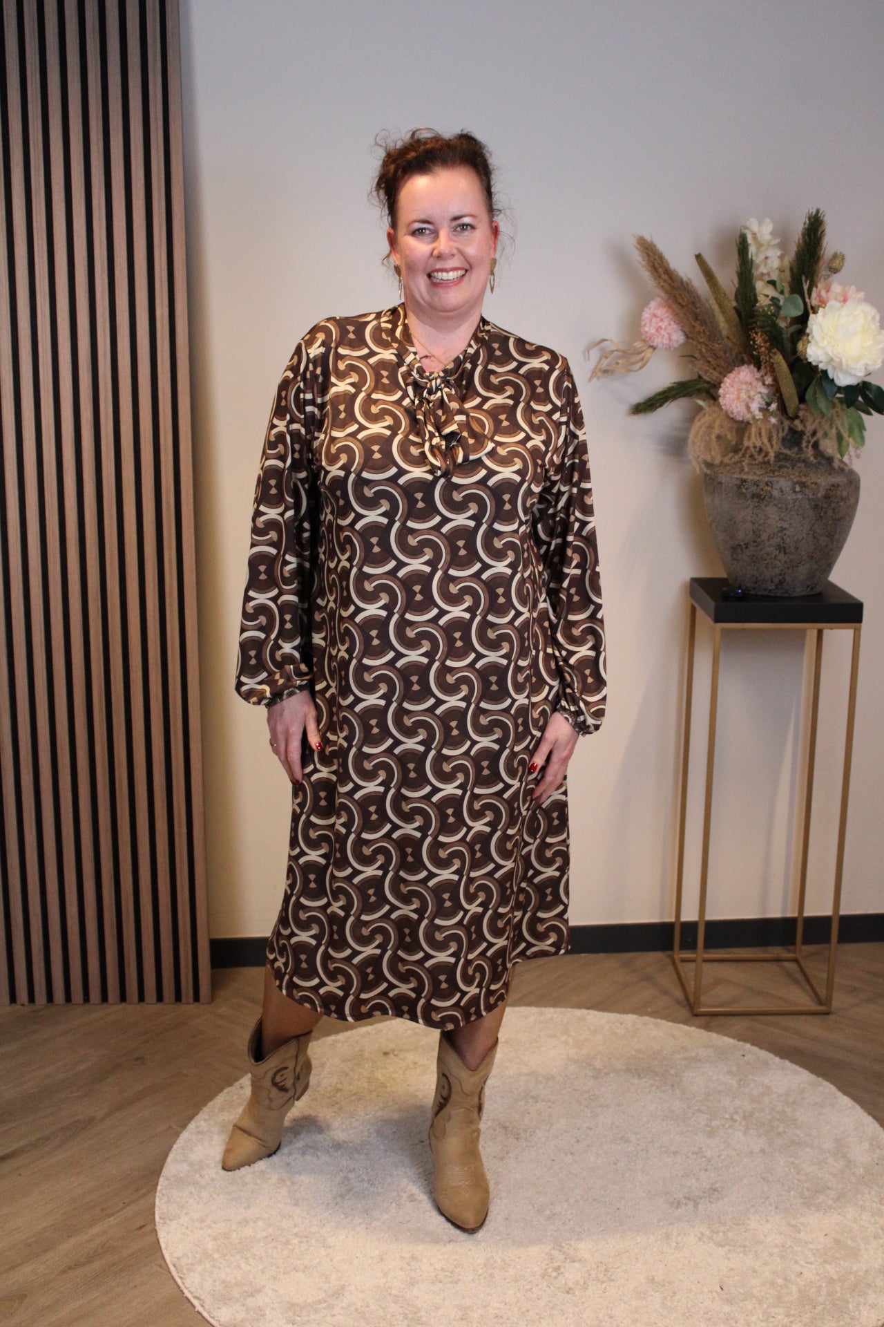 Amber | Jurk met strikje bruin lange mouw 50 t/m 54