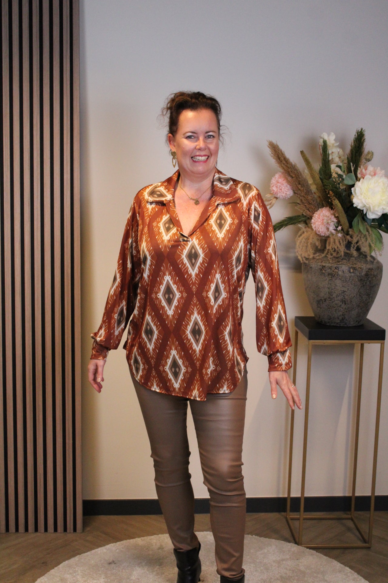 Jill | Blouse roest bruin met kraagje