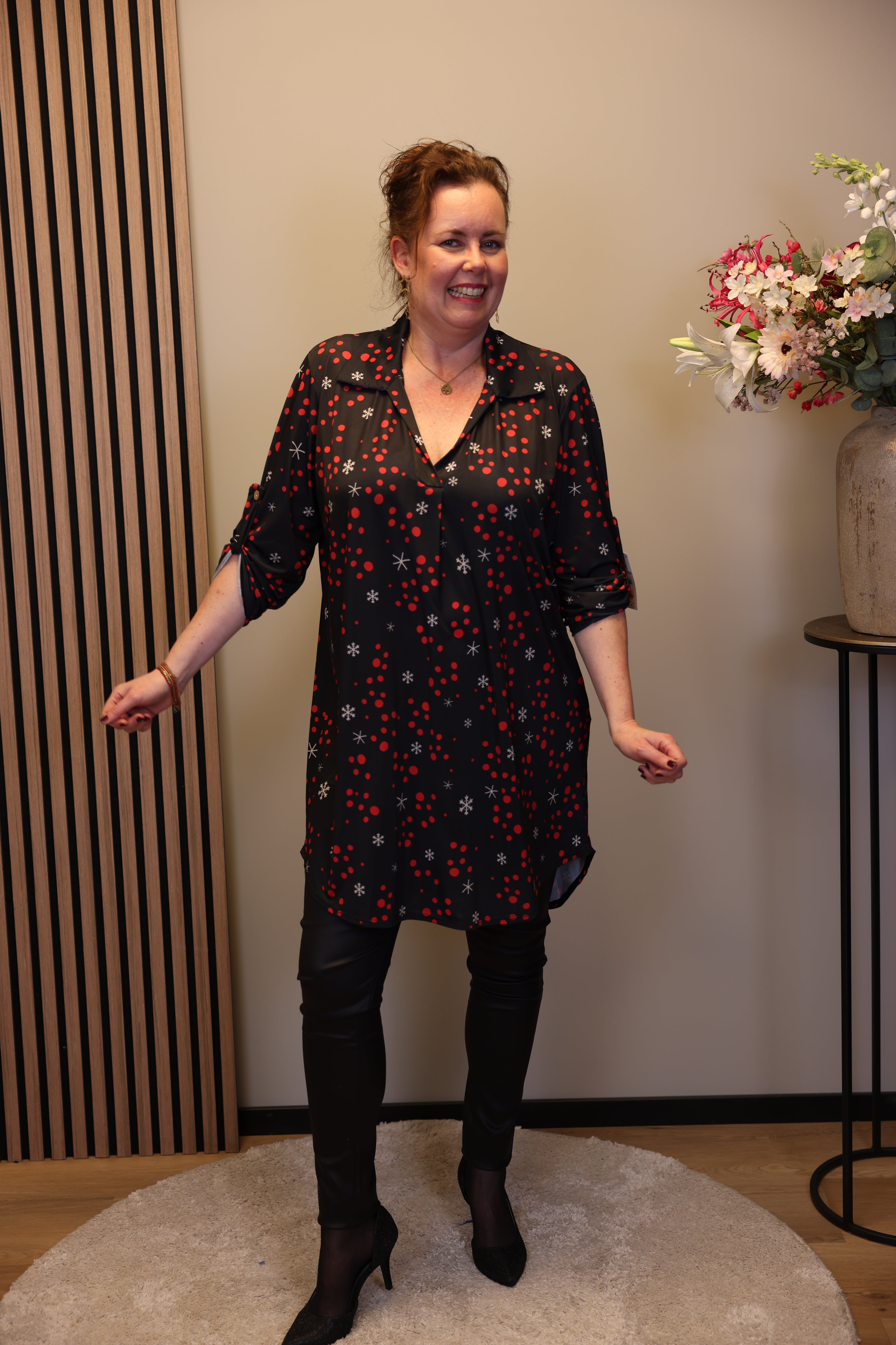Naomi | tuniek zwart/rood met kraagje 38 t/m 48