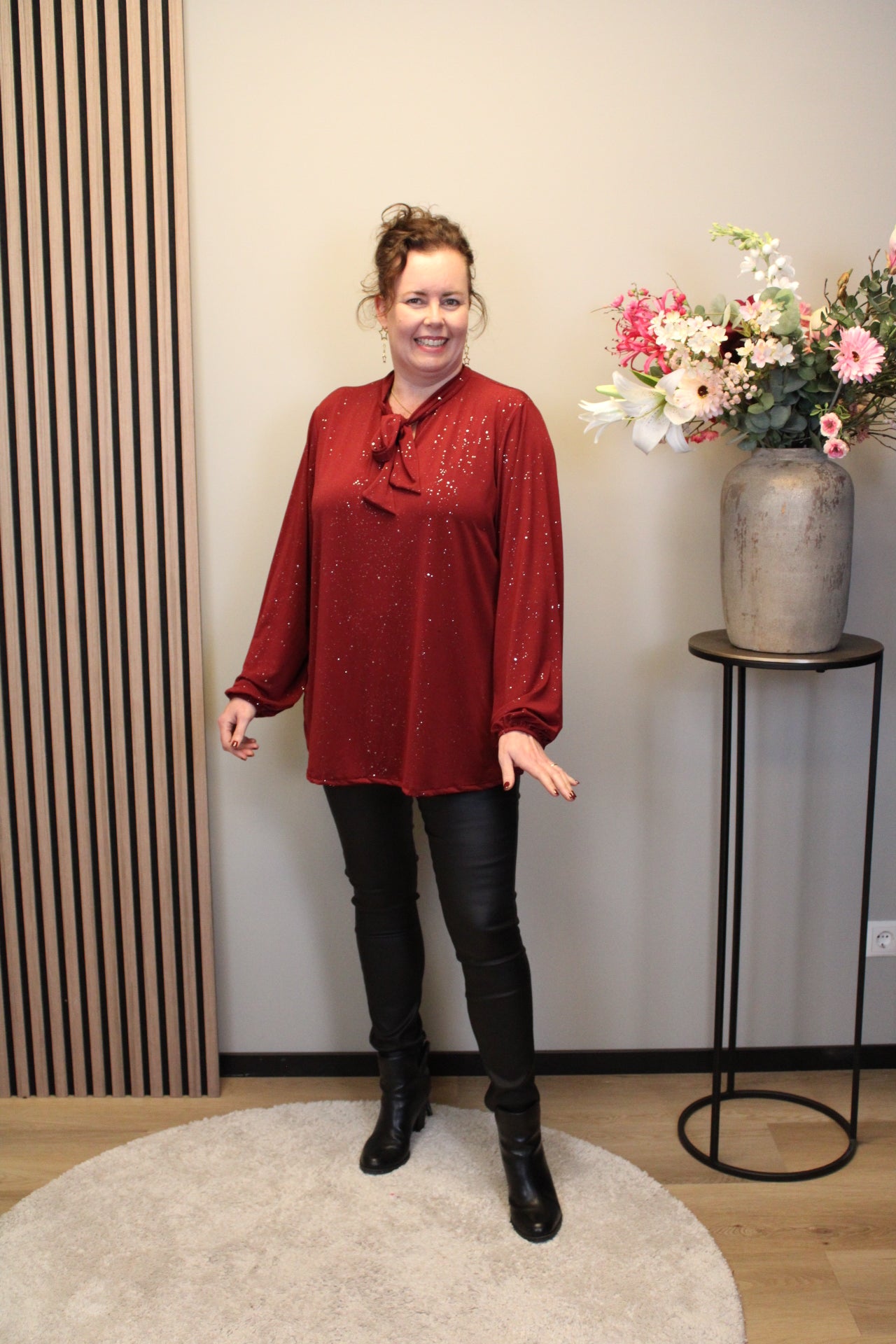 Fieke | Glitter blouse bordeaux met strik