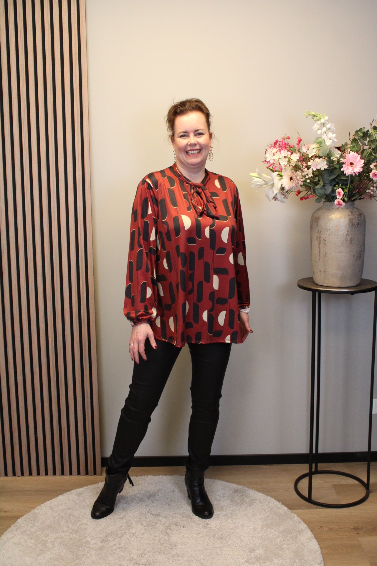 Daniela | Blouse met strik rood lange mouw 38 t/m 48