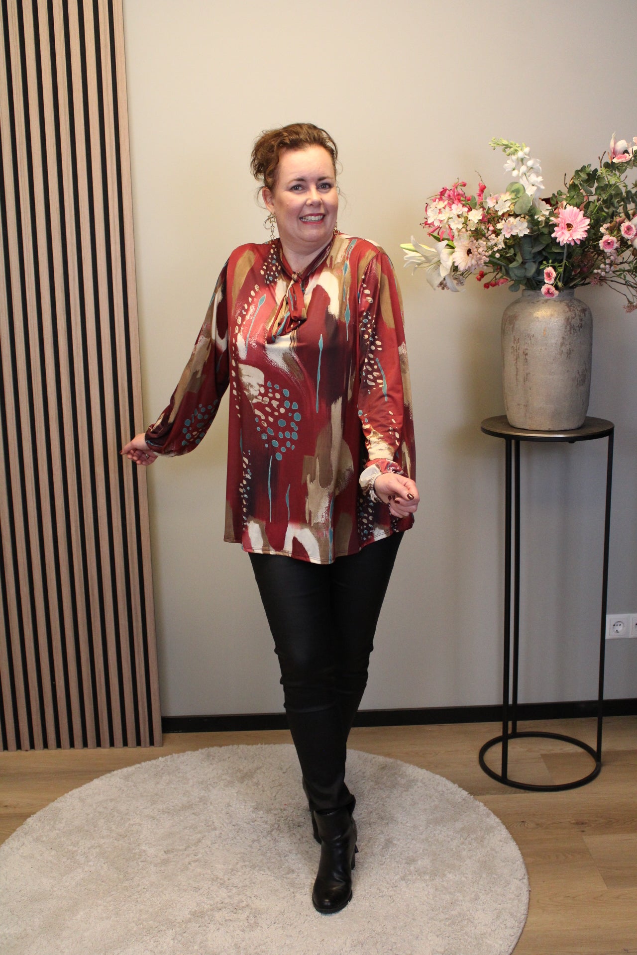 Vela | Blouse rood met strik 48 t/m 52