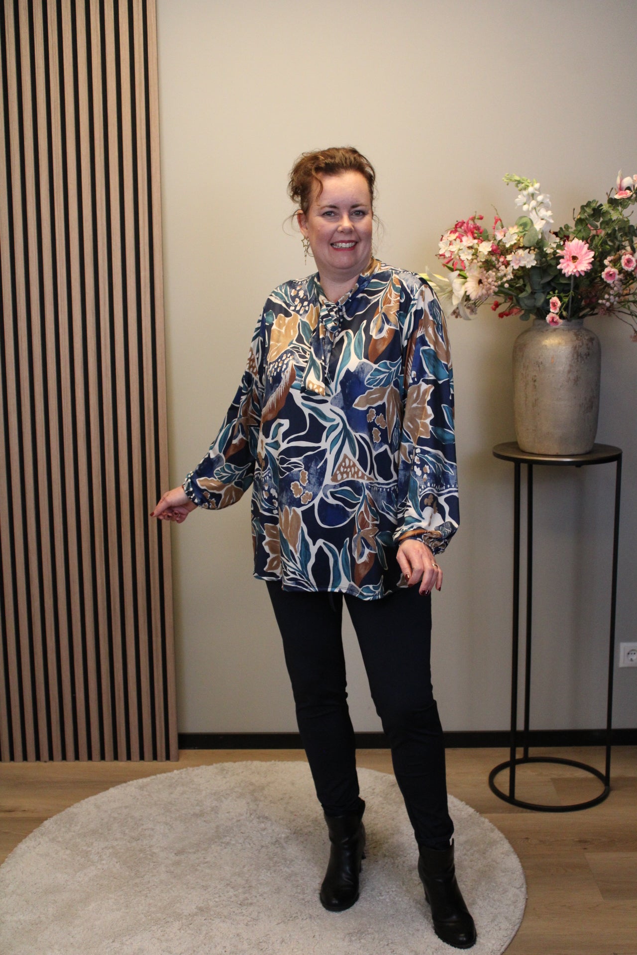 Marae | Blouse blauw met strikje 48 t/m 52