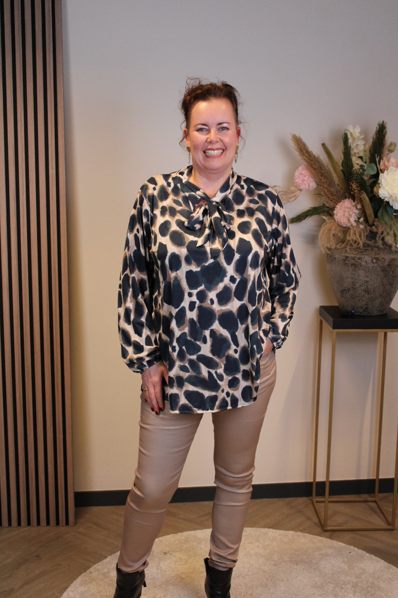 Elske | Blouse met strik blauw lange mouw 38 t/m 48