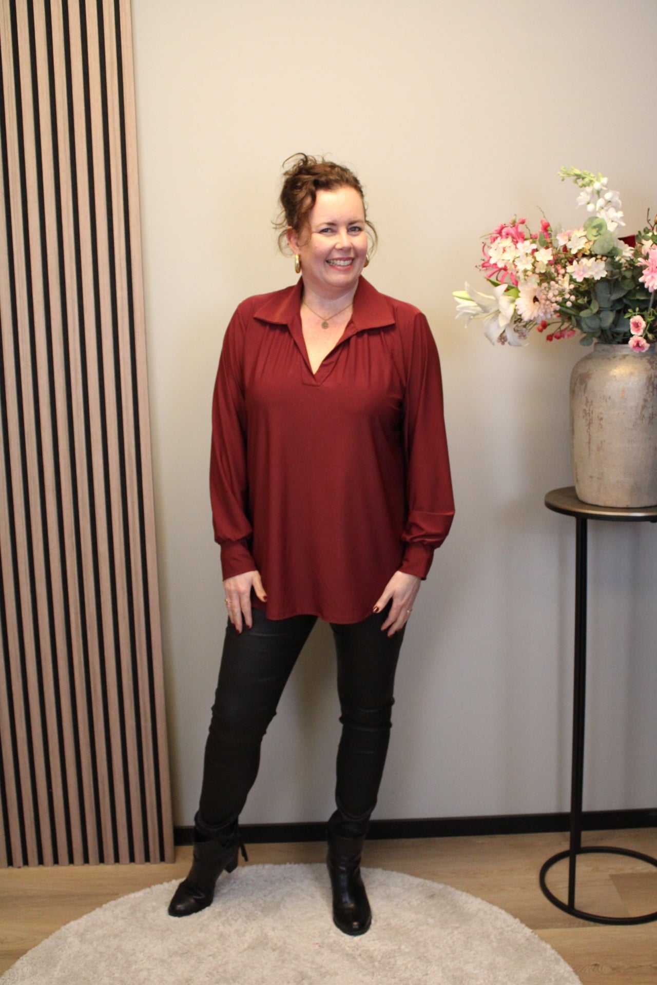 Sara | Blouse bordeaux met kraagje