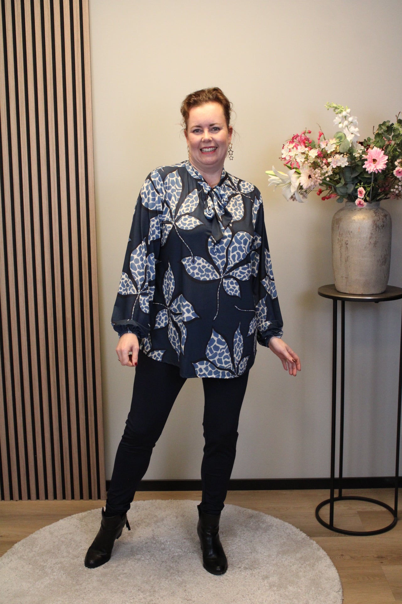 Daphne | Blouse blauw met strik 48 t/m 52