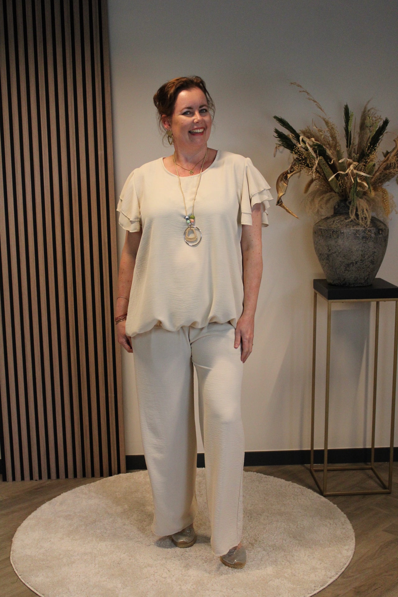 Vienne + gratis ketting | Blouse beige 40 t/m 48