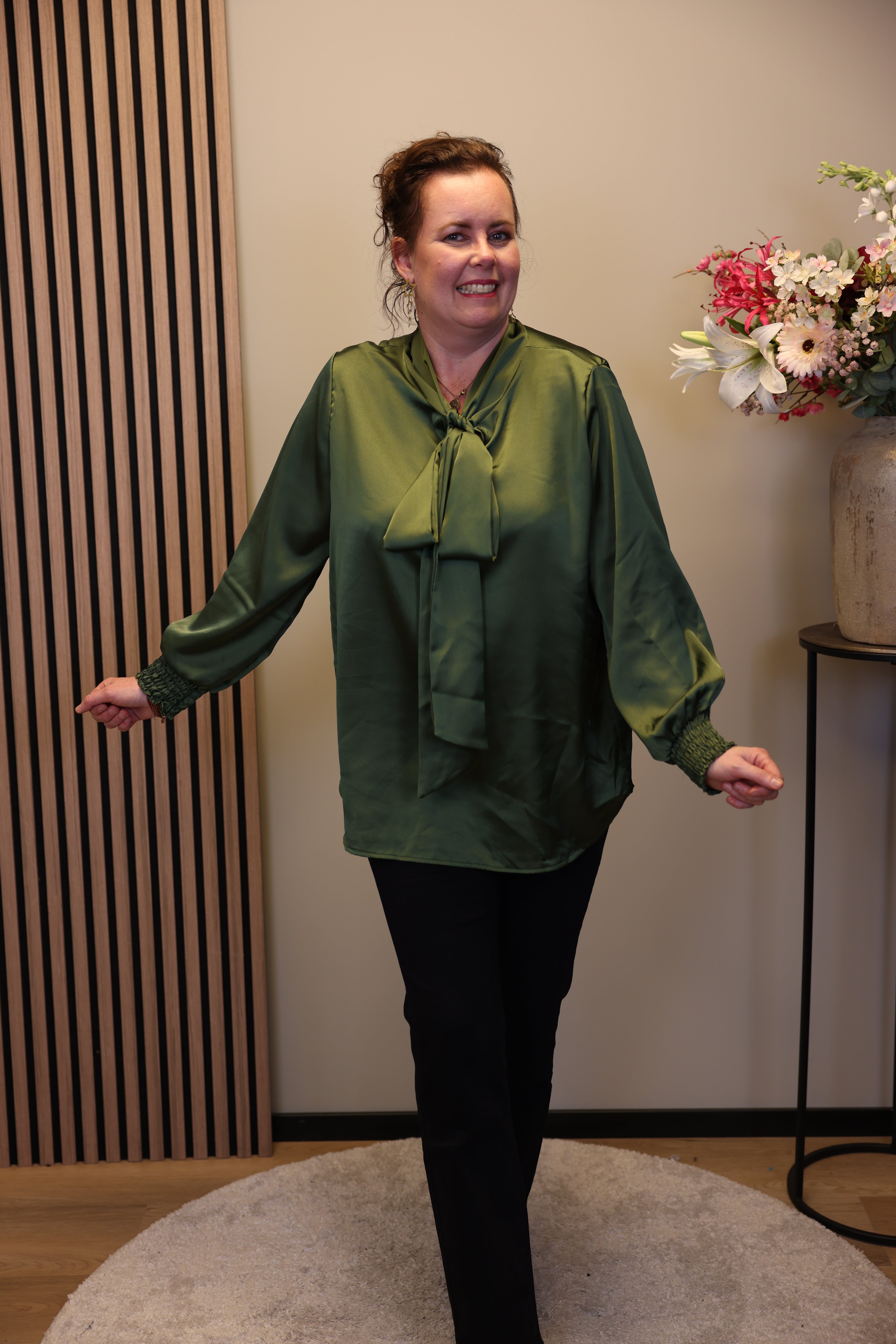 Fabienne | Blouse satijnlook groen 40 t/m 42