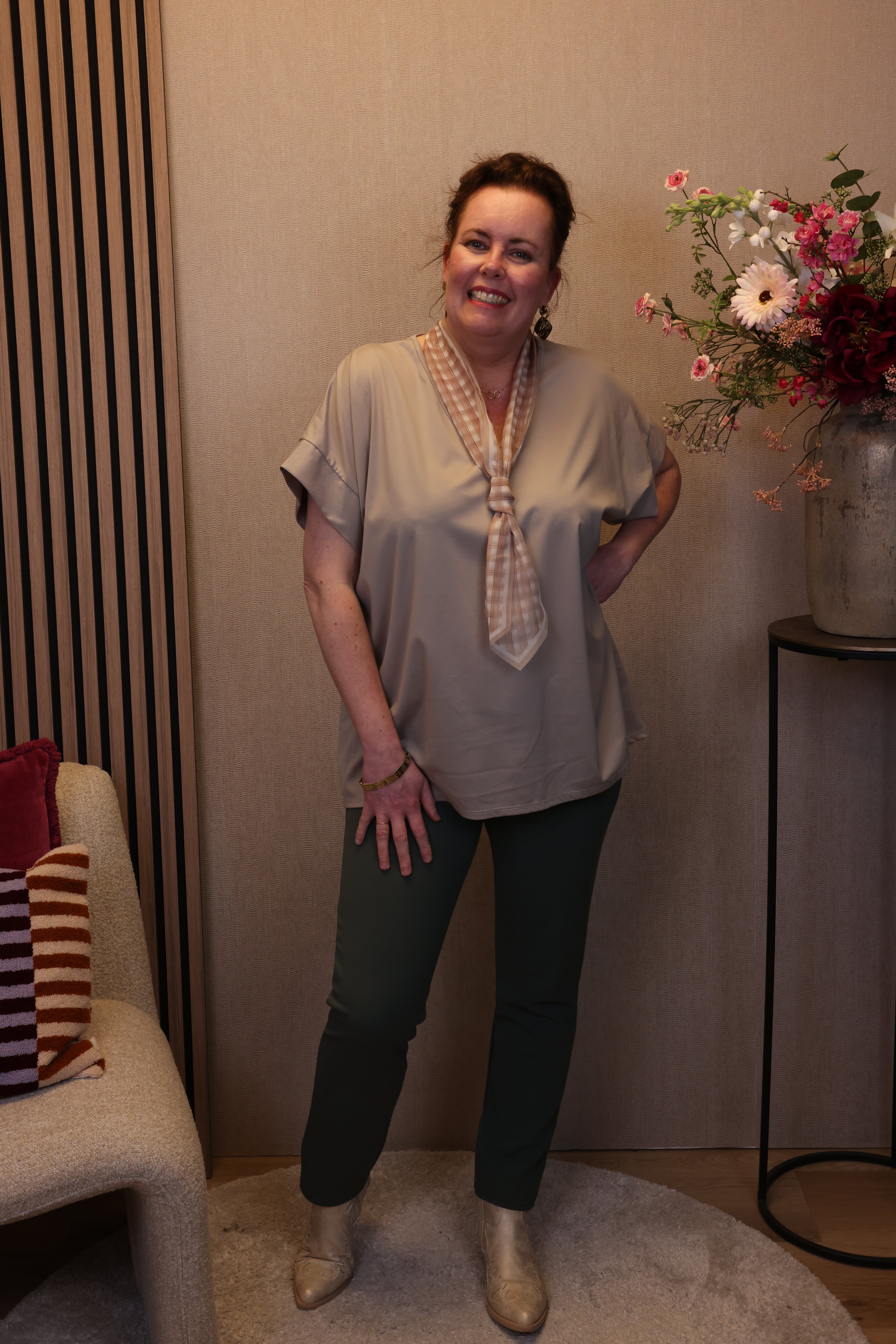 Ina | Top taupe + gratis sjaal