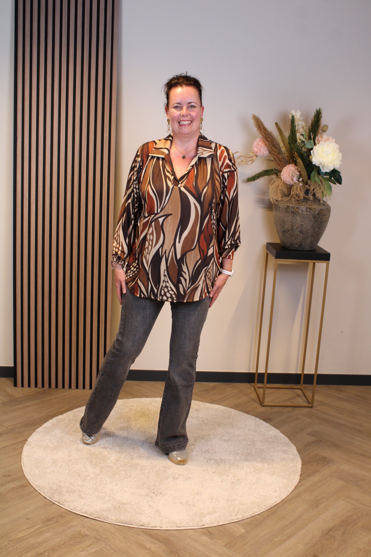 Mona | Blouse bruin met kraagje