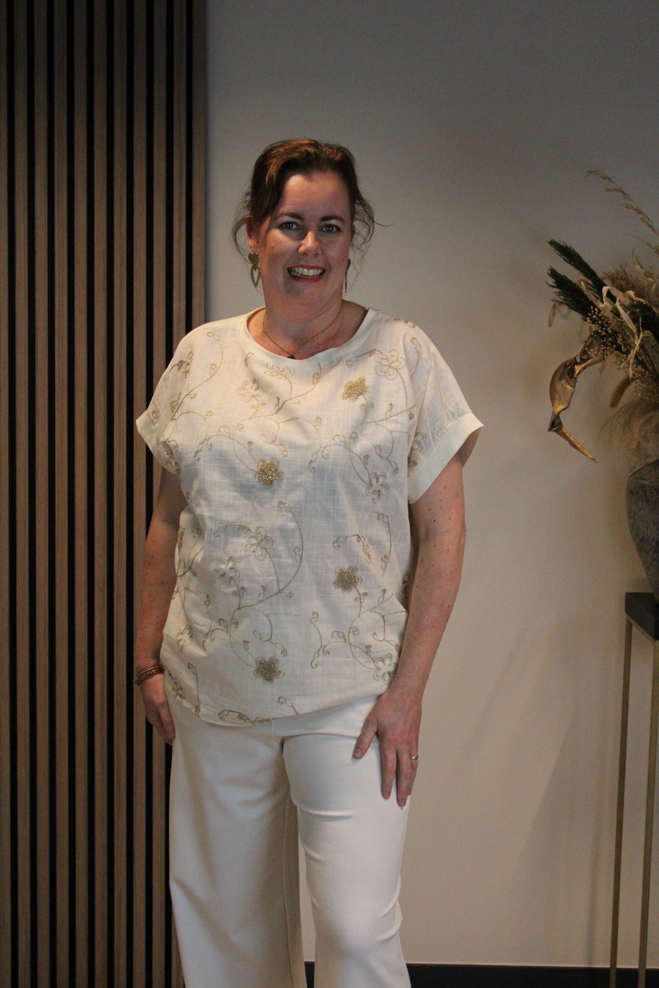 Emma | geborduurd T-shirt beige-goud 40 t/m 48