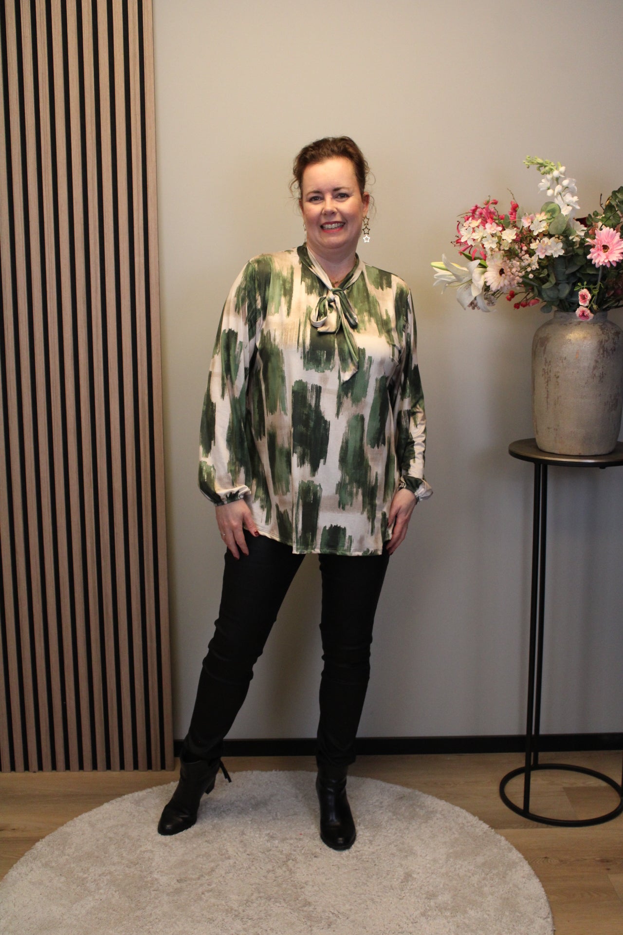 Molly | Blouse groen met strik 48 t/m 52