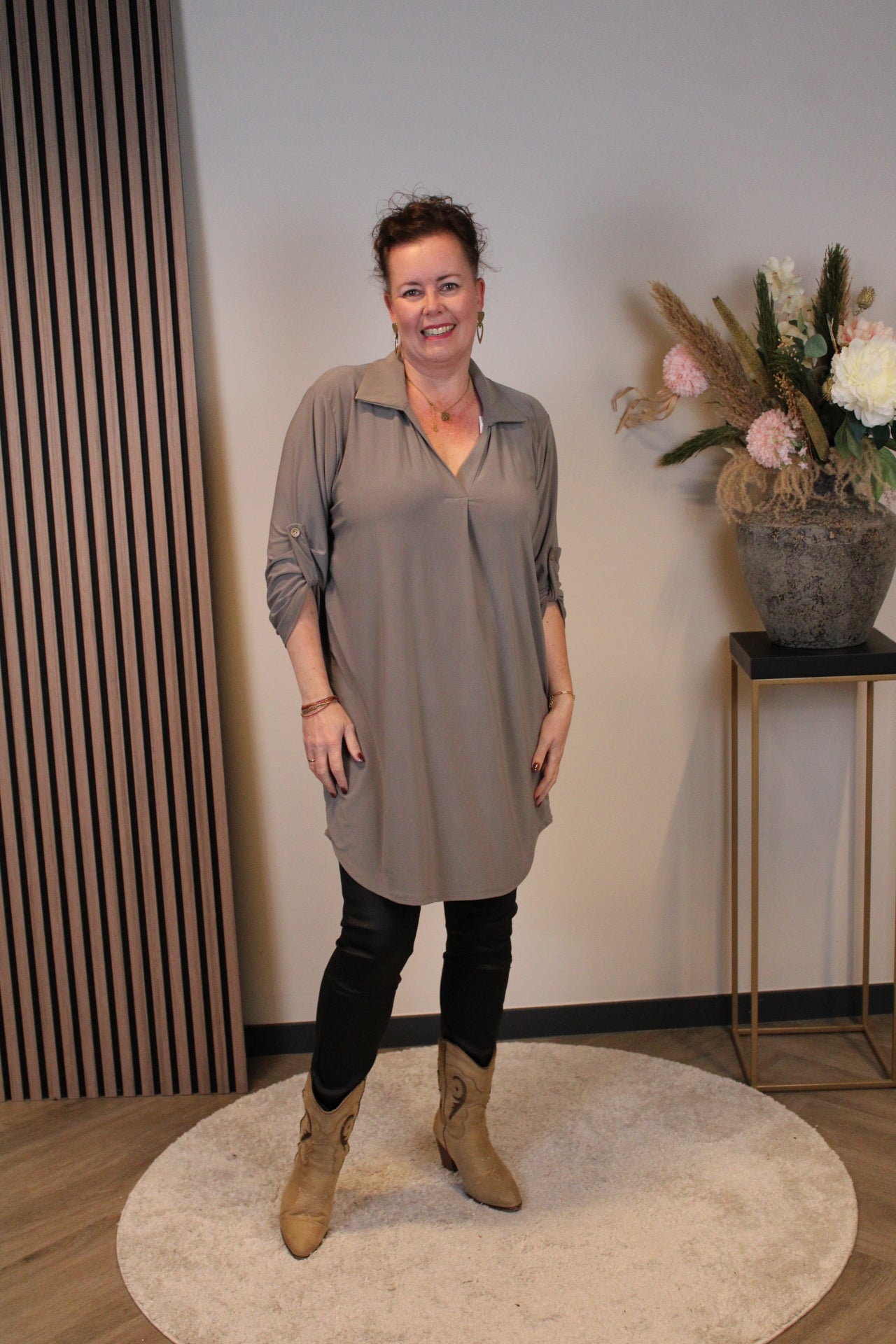 Marieke | Tuniek taupe met kraagje