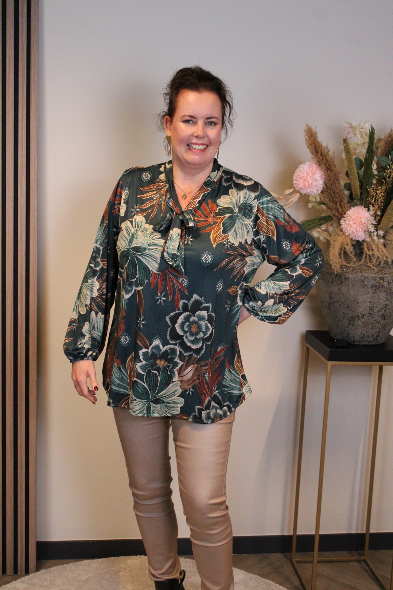 Jara | Blouse aqua met strikje 48 t/m 52