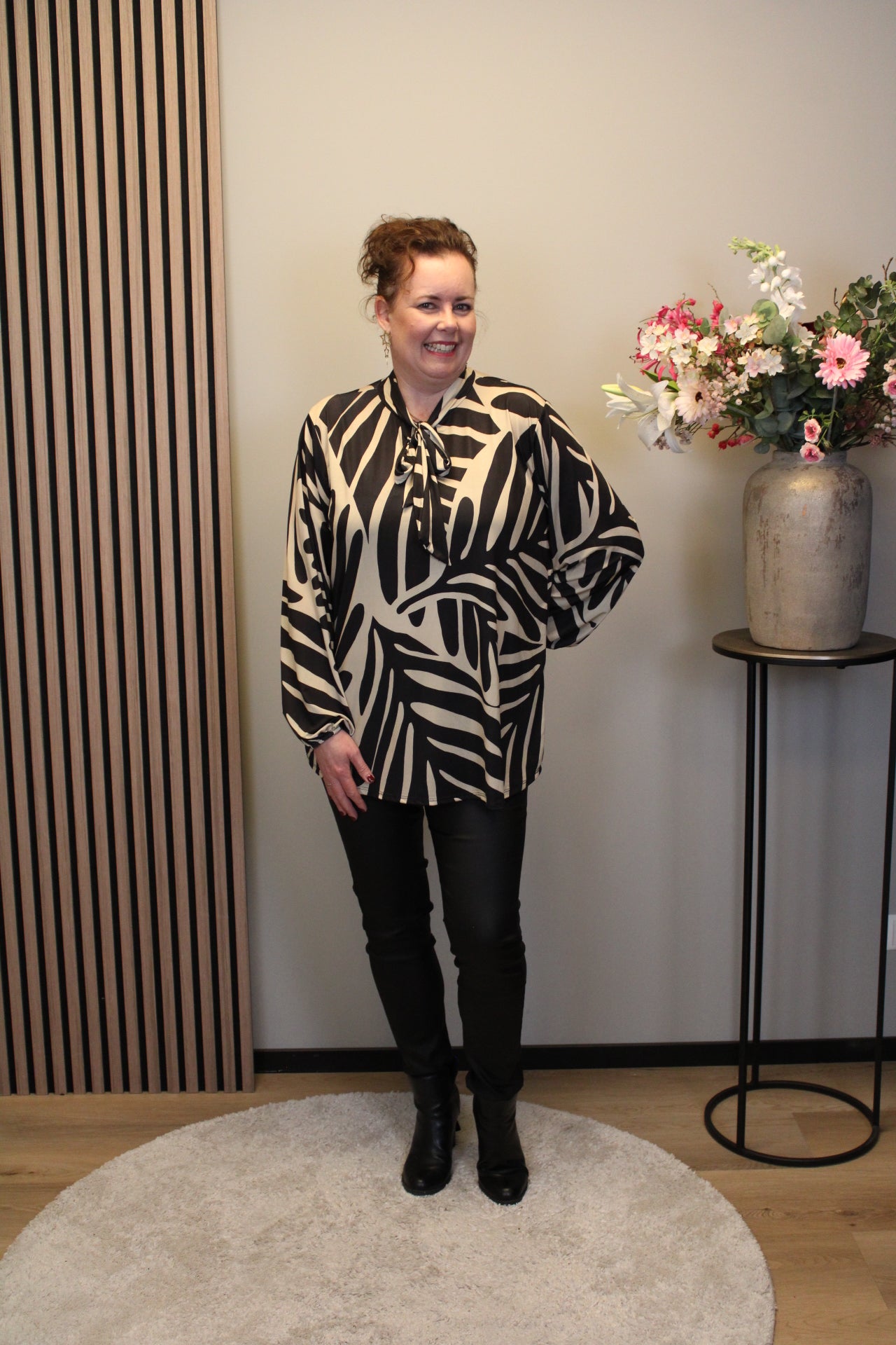 Marieke | Blouse met strik zwart lange mouw 38 t/m 48