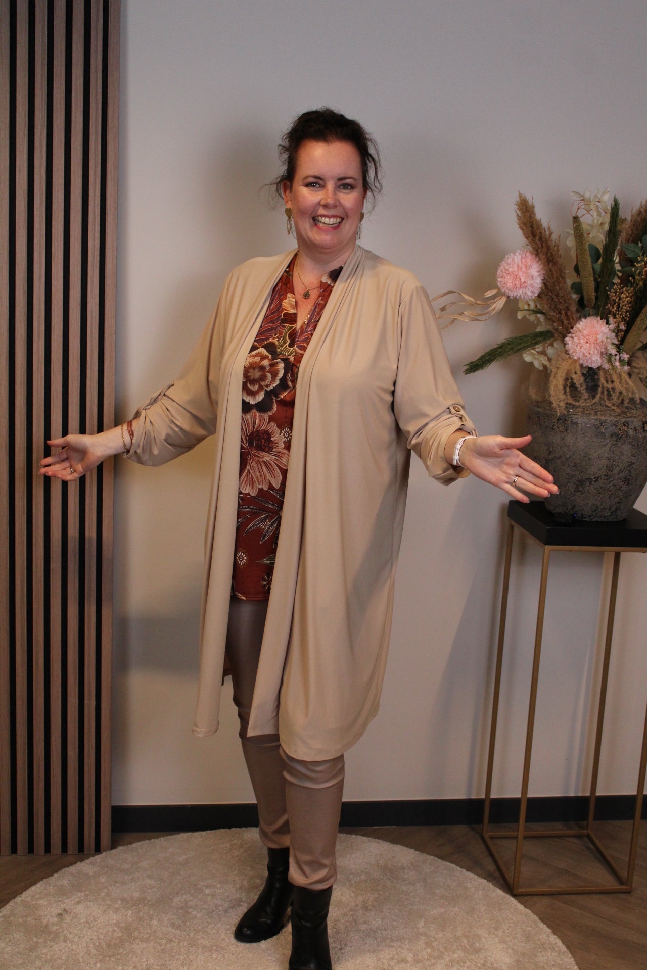 Nienke | Dun vestje kort beige 52 t/m 58