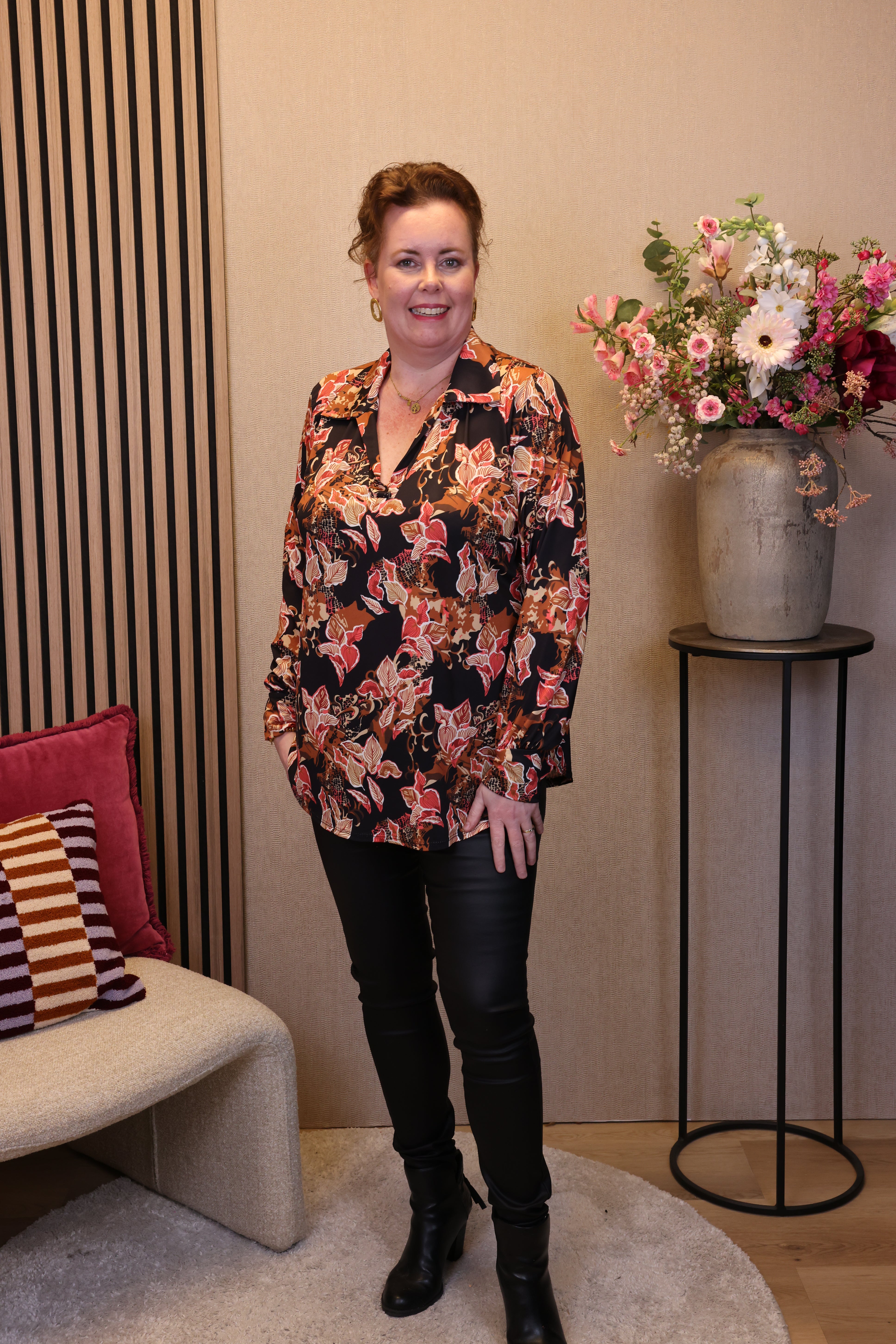 Farah | Blouse zwart met kraagje