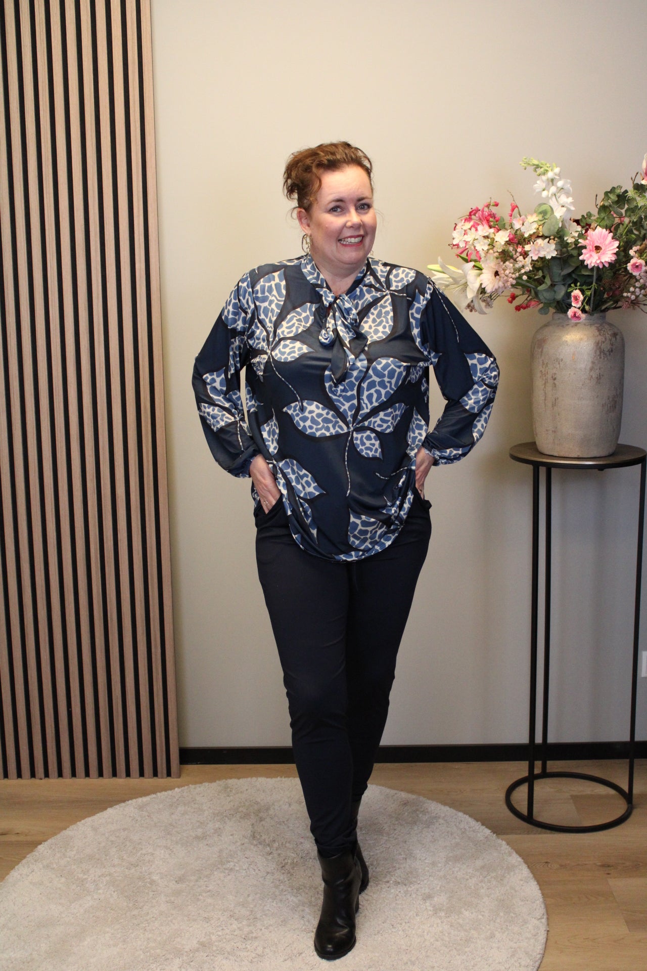 Daphne | Blouse blauw met strik 48 t/m 52