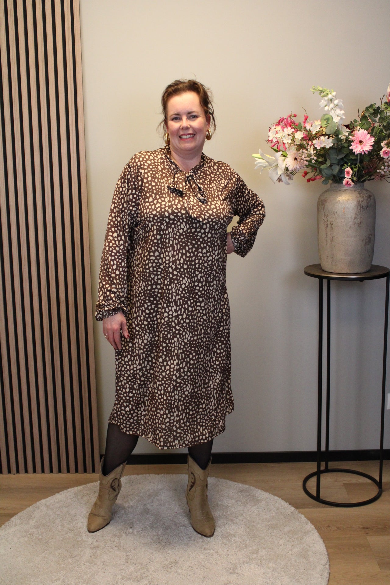 Maya | Jurk bruin met strikje 46 t/m 50