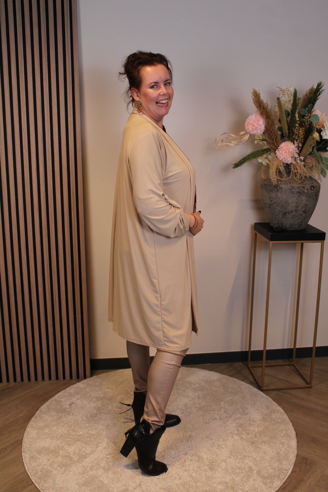 Nienke | Dun vestje kort beige 52 t/m 58