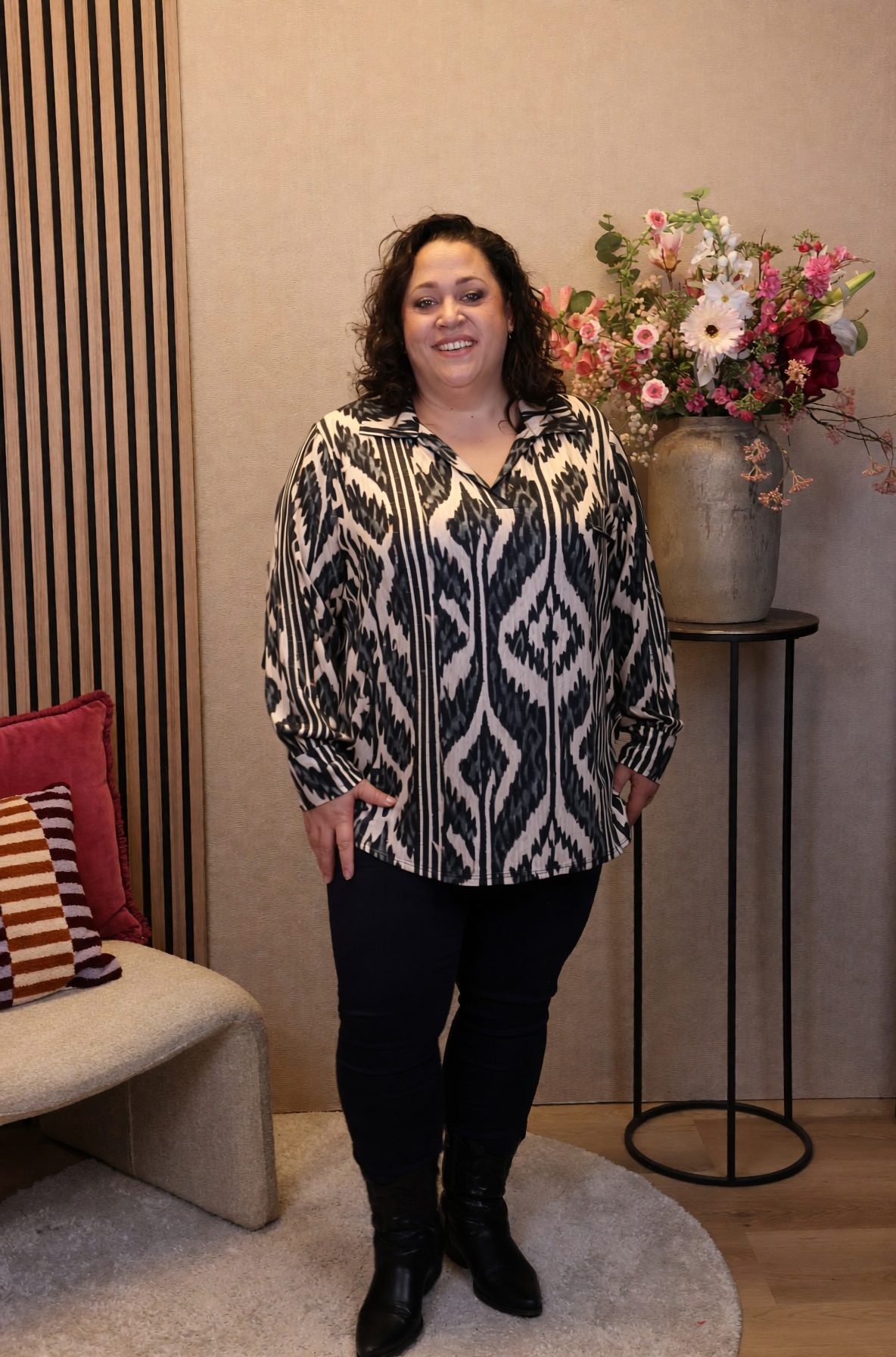 Raina | Blouse zwart met kraagje