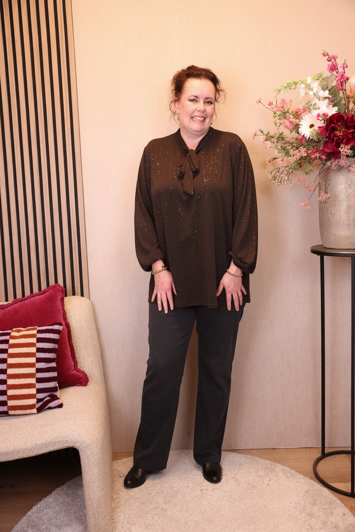 Fieke | Glitter blouse bruin met strik 38 - 58