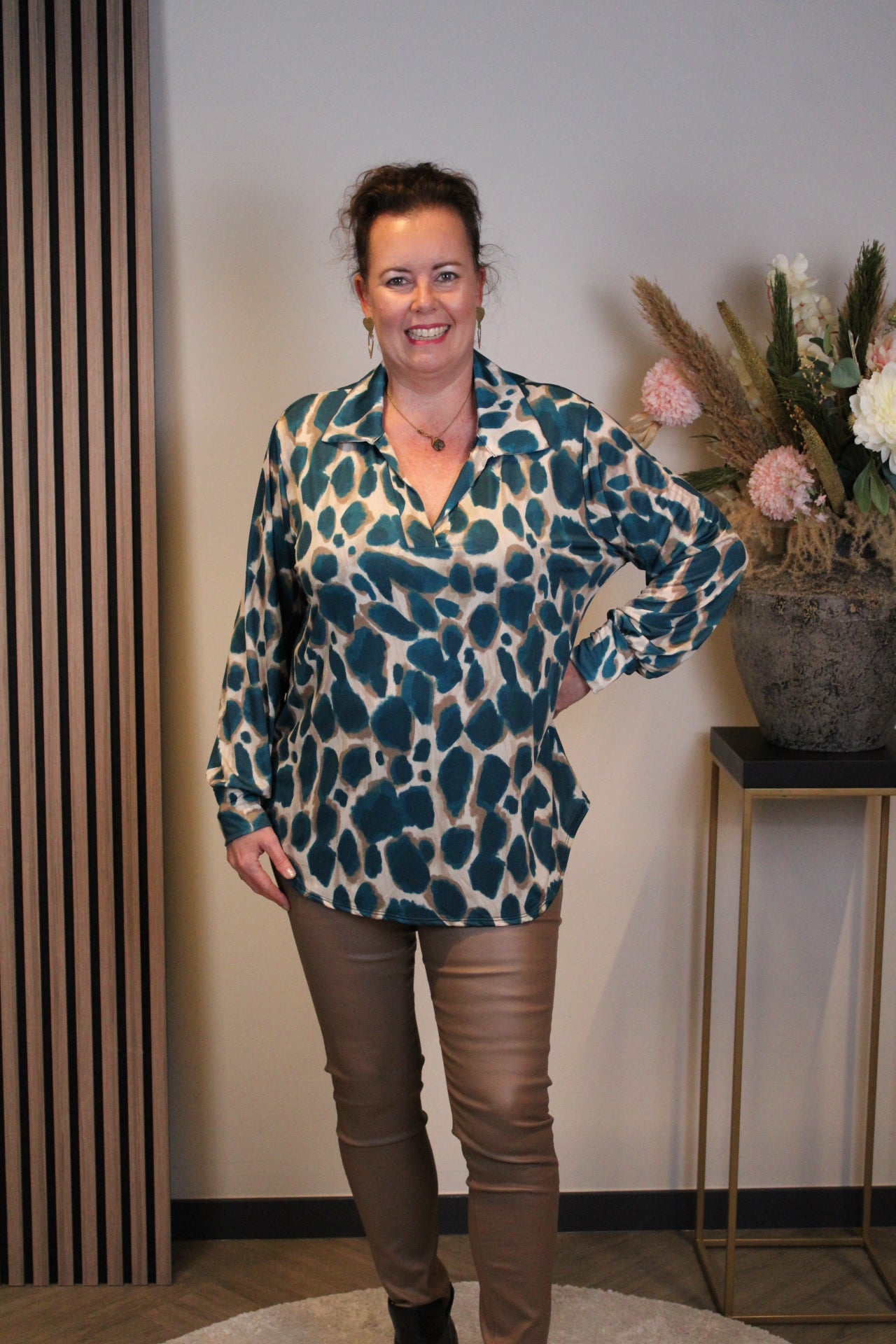 Lonneke | Blouse aqua met kraagje 38 t/m 48