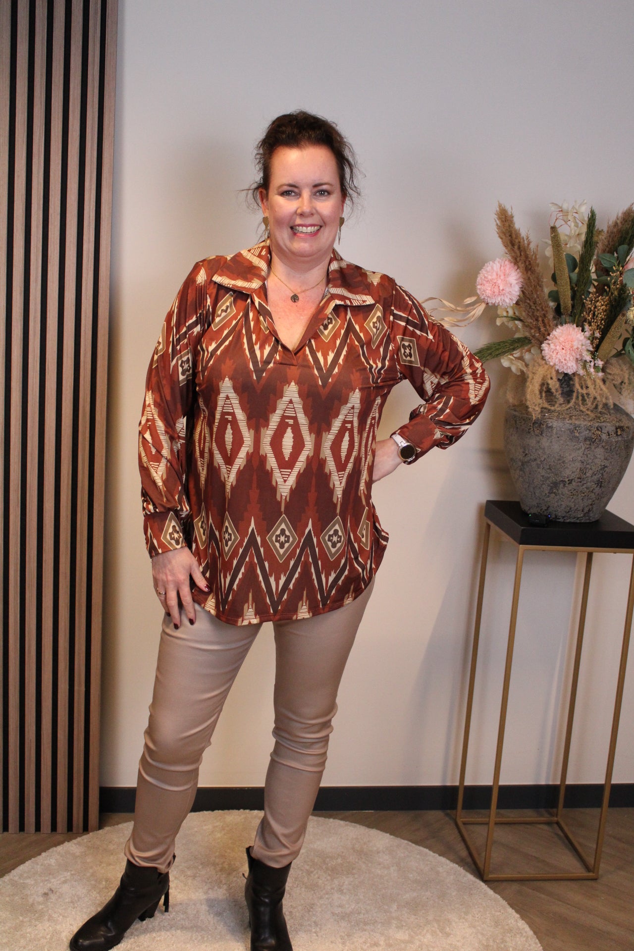 Romina | Blouse roest bruin met kraagje