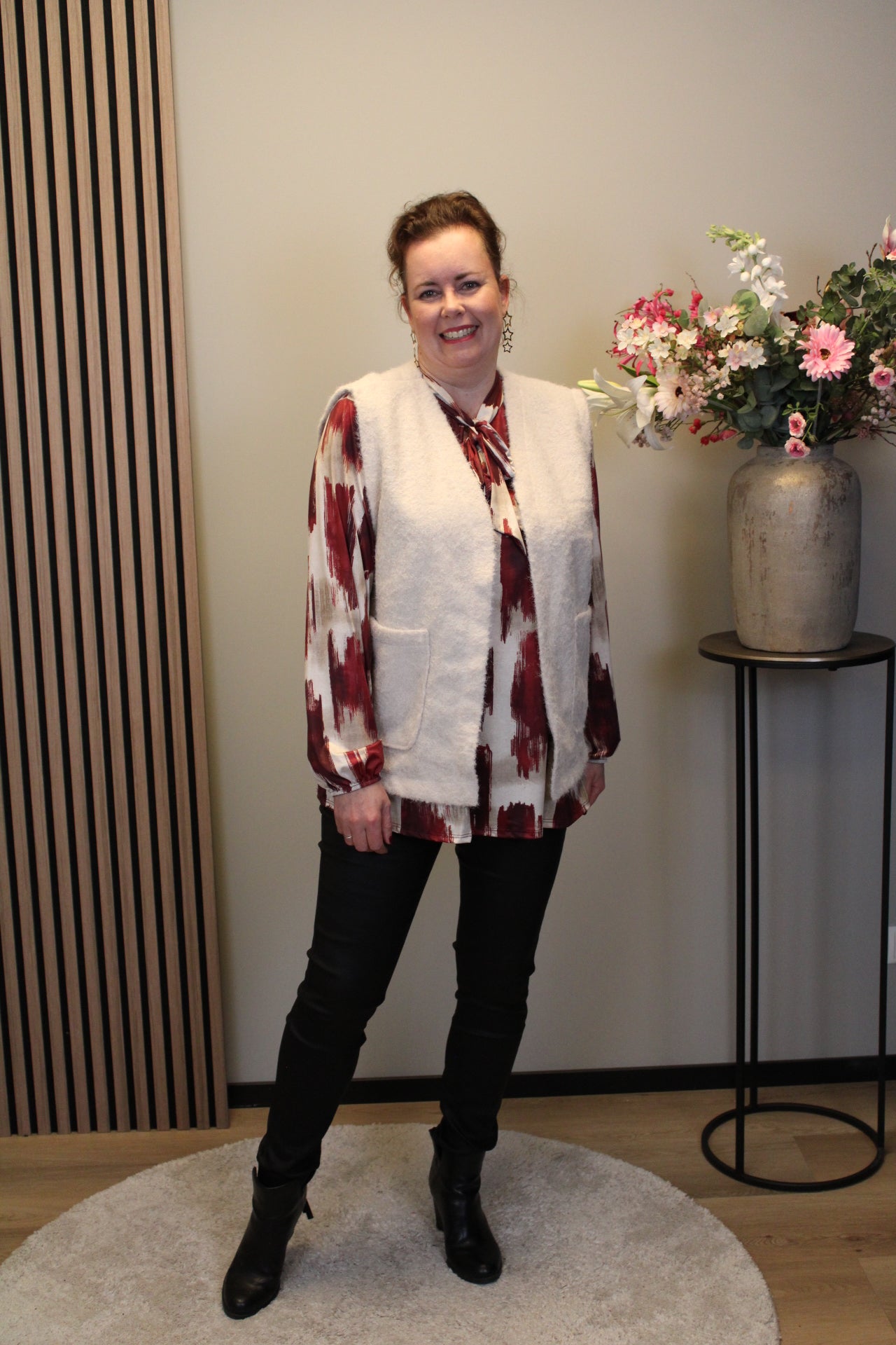 Molly | Blouse rood met strik 48 t/m 52