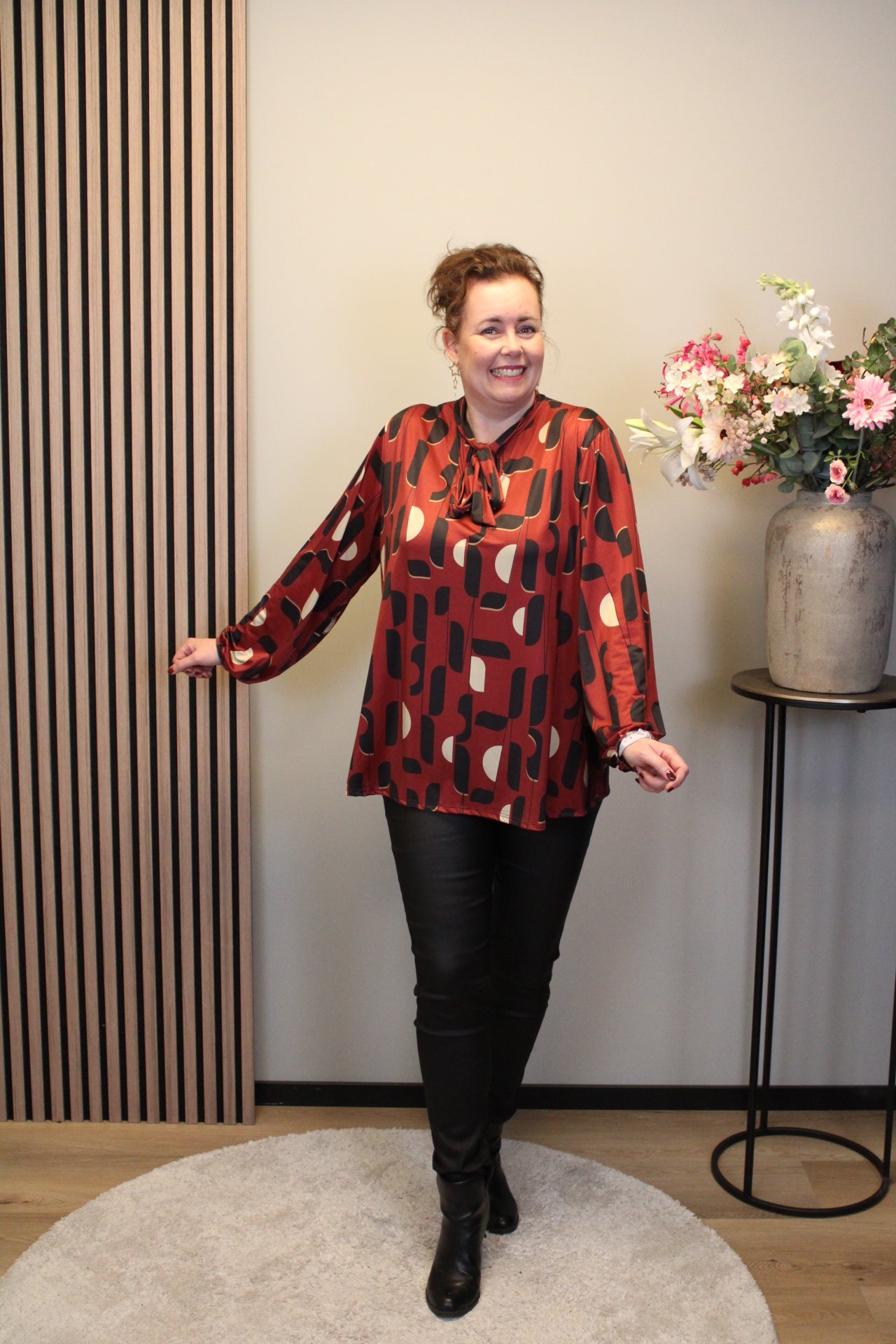 Daniela | Blouse met strik rood lange mouw 38 t/m 48