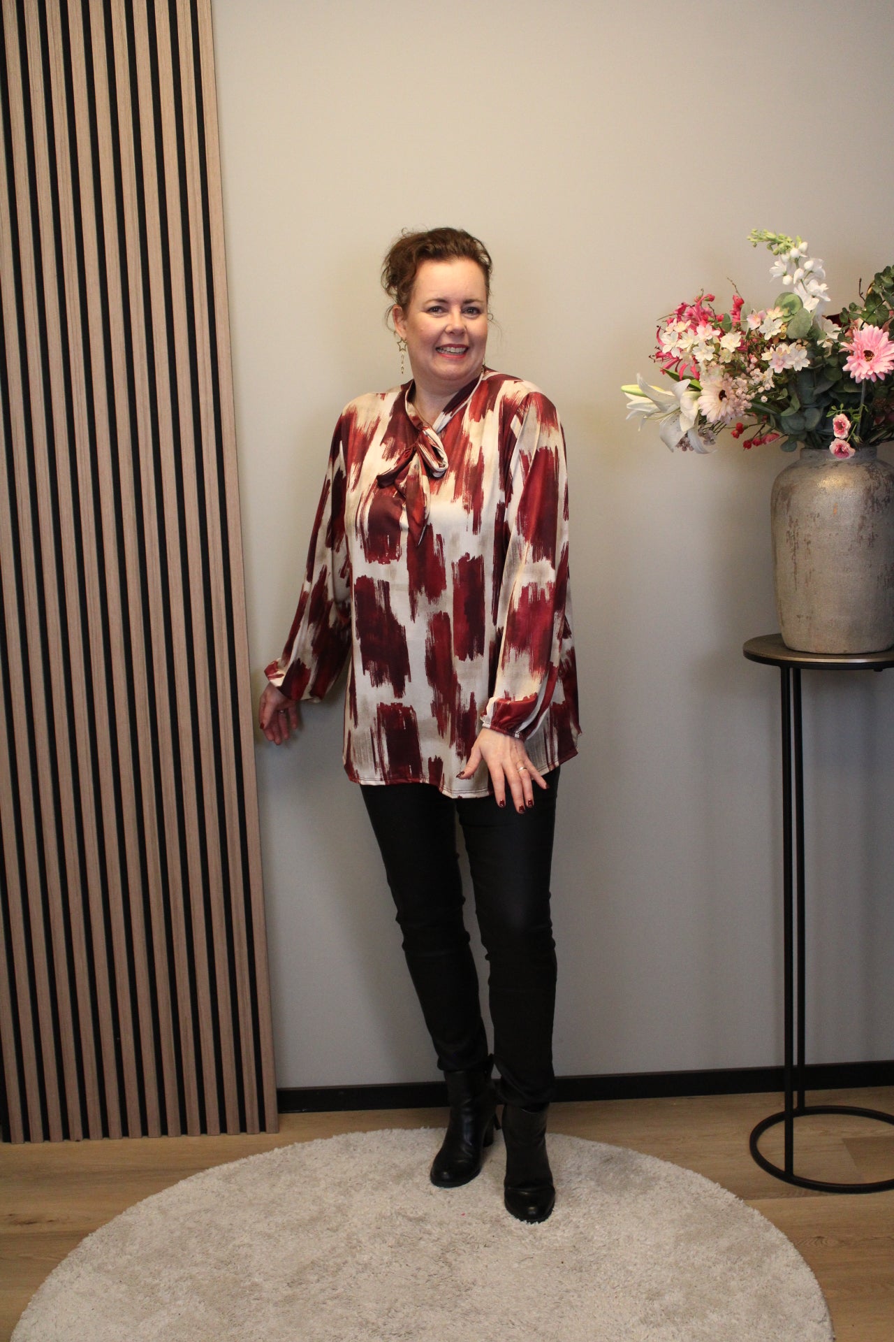 Molly | Blouse rood met strik 48 t/m 52