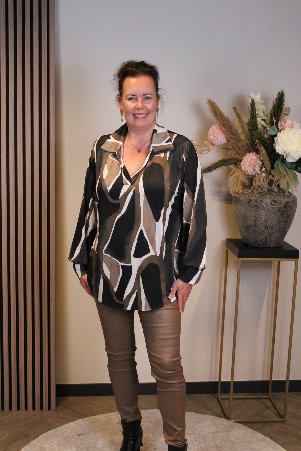 Florien | Blouse zwart met kraagje 48 t/m 52