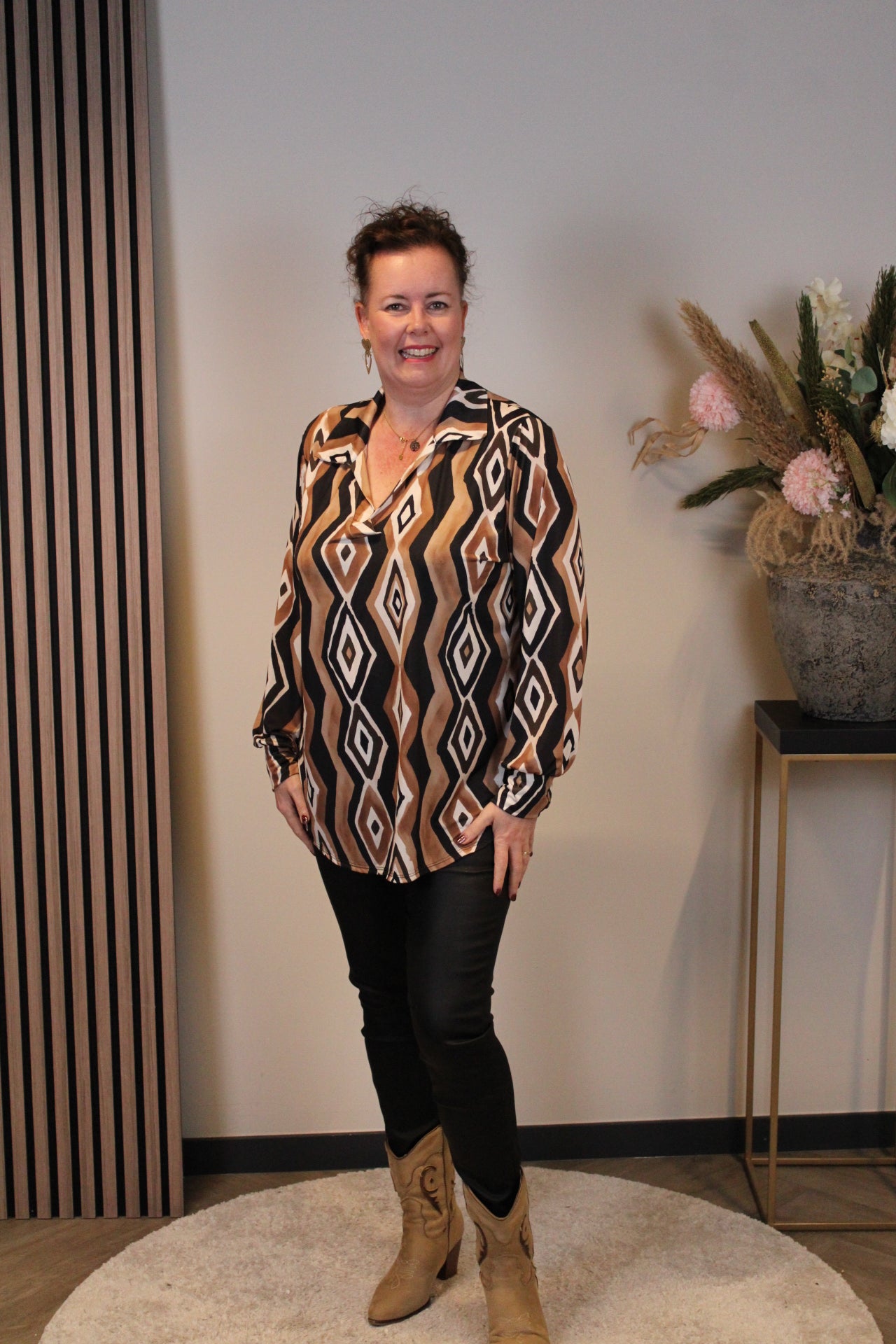 Renate | Blouse zwart met kraagje 38 t/m 48