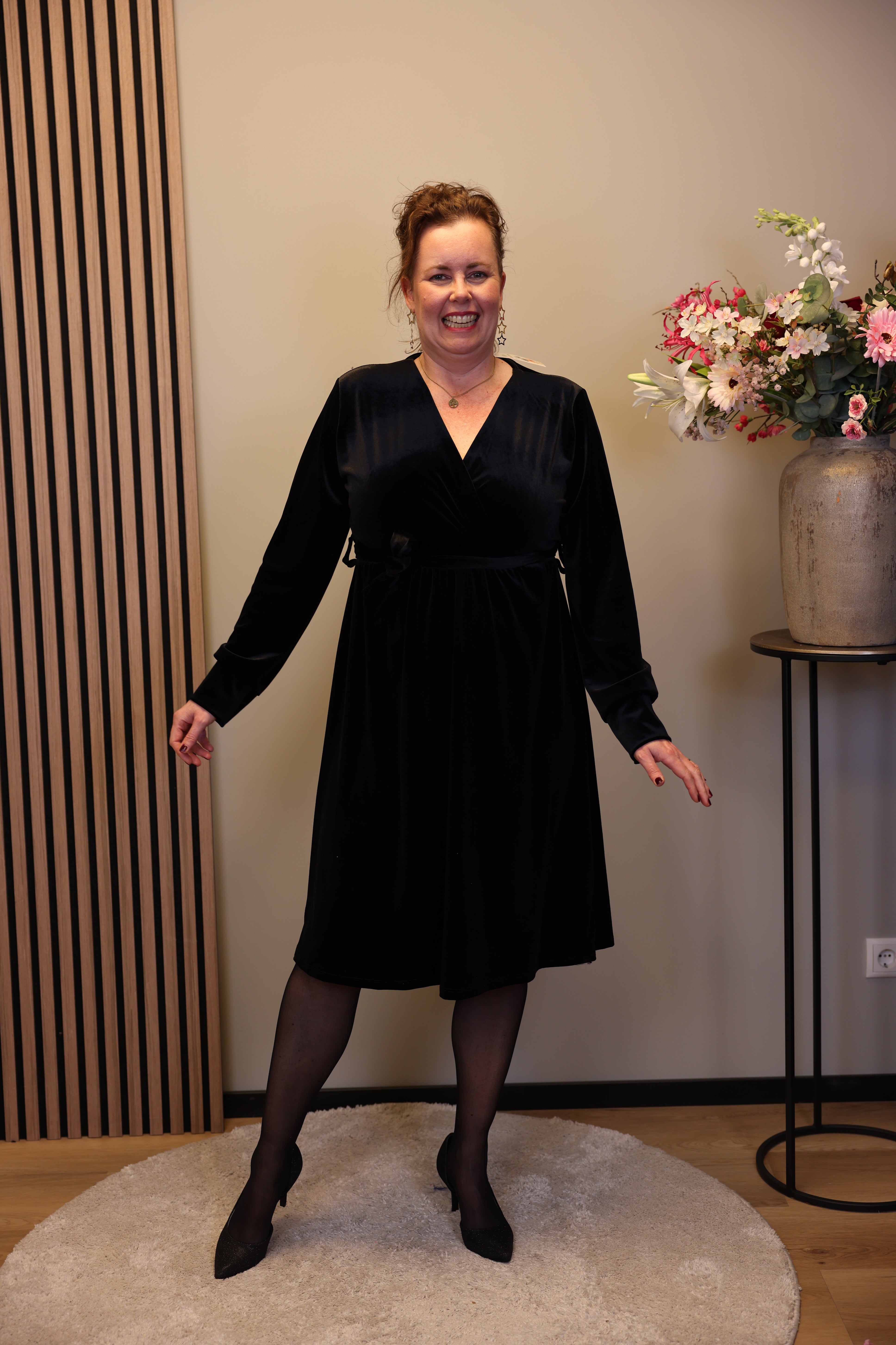 Angelina | Jurk velvet zwart kort 46 t/m 50