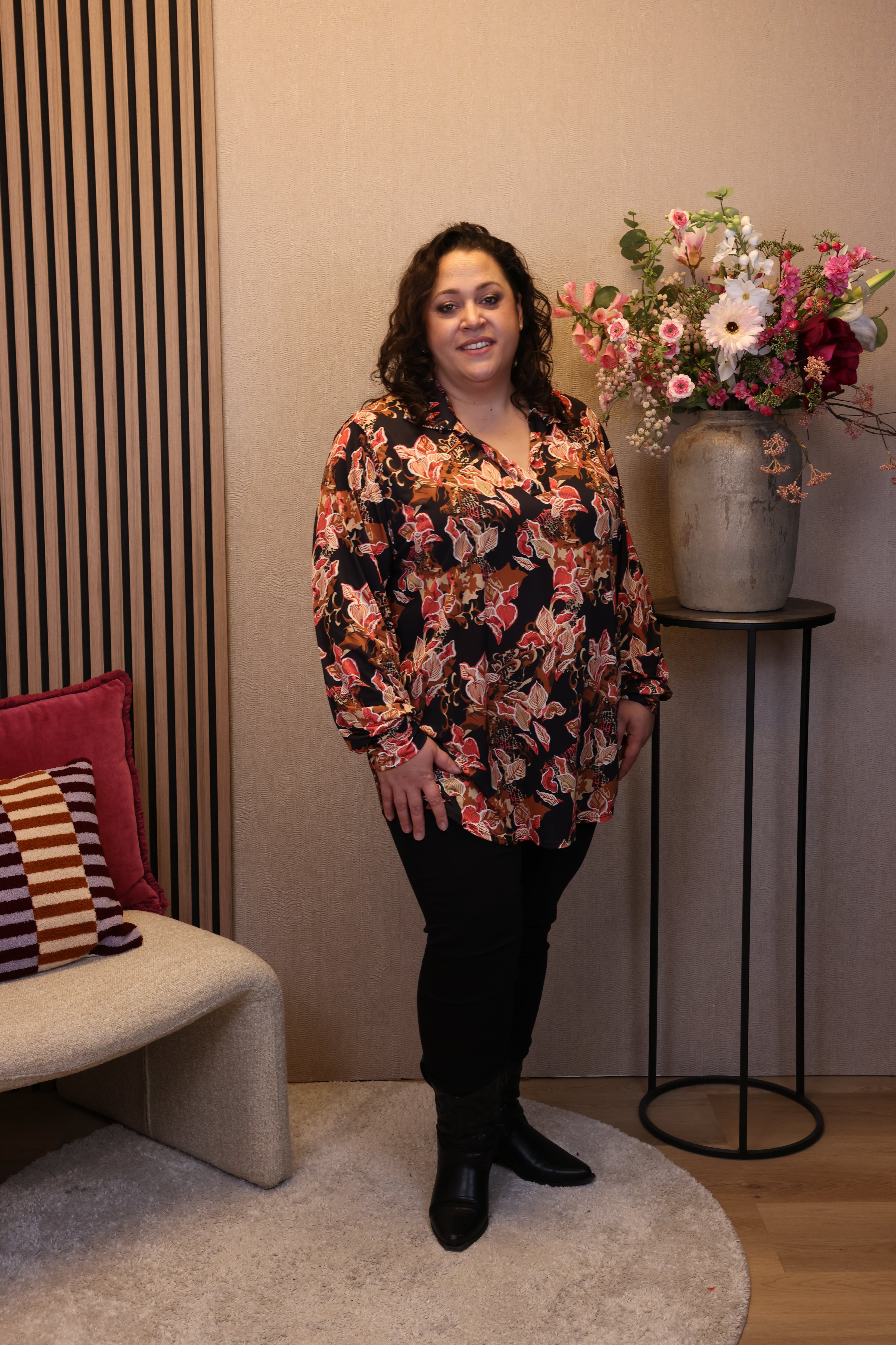 Farah | Blouse zwart met kraagje