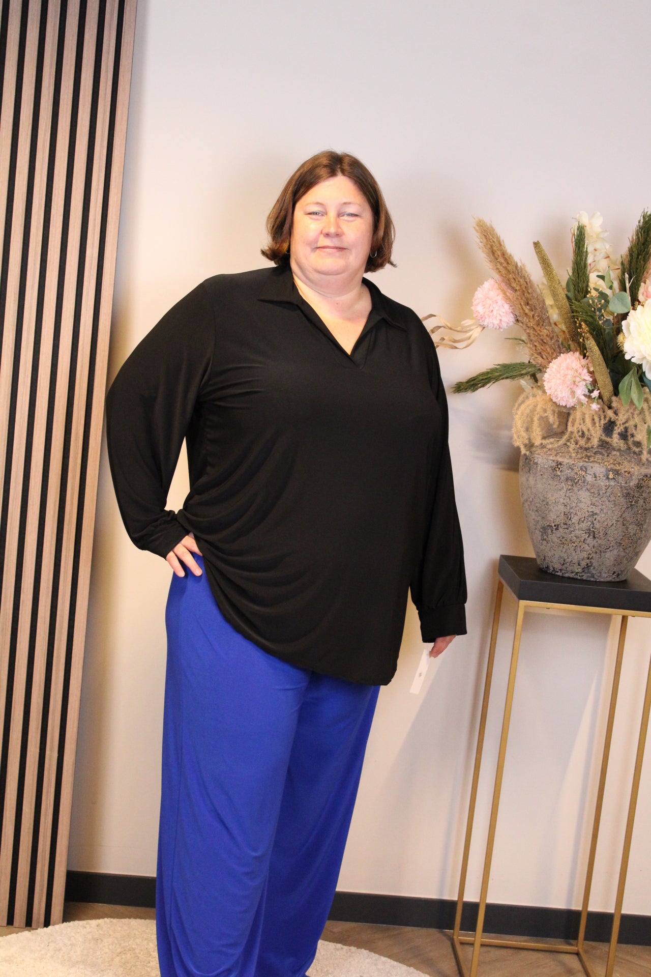 Sara | Blouse zwart met kraagje