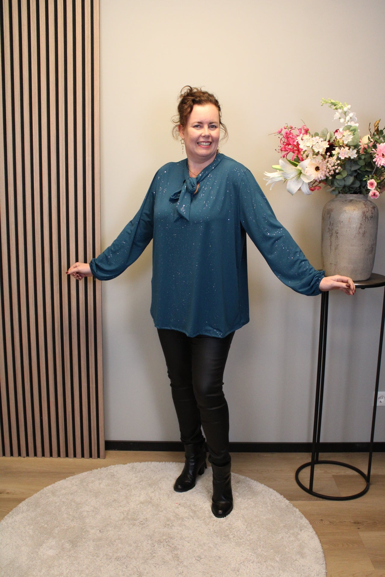 Fieke glitter | Blouse aqua met strik 38 t/m 48