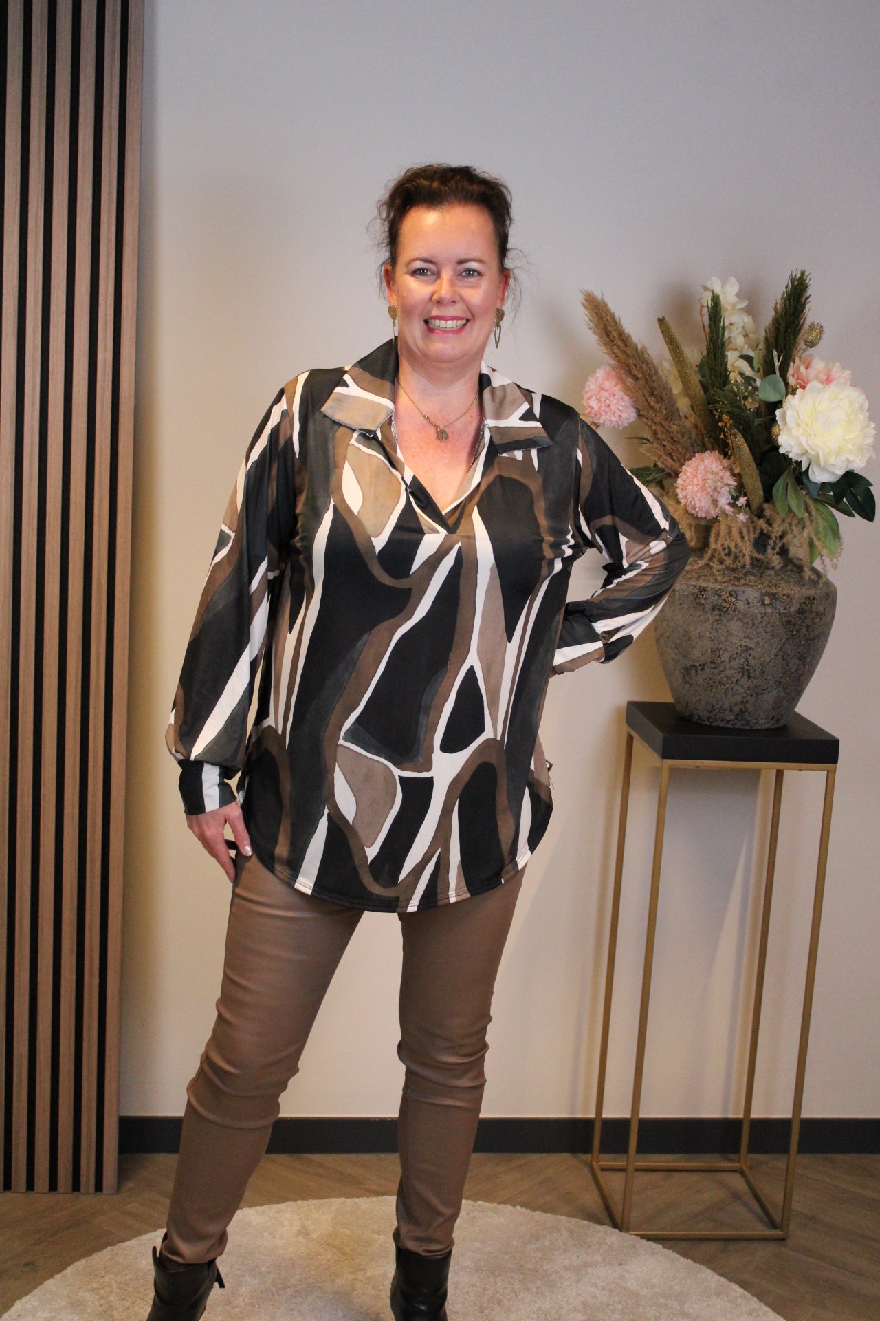 Florien | Blouse zwart met kraagje 48 t/m 52