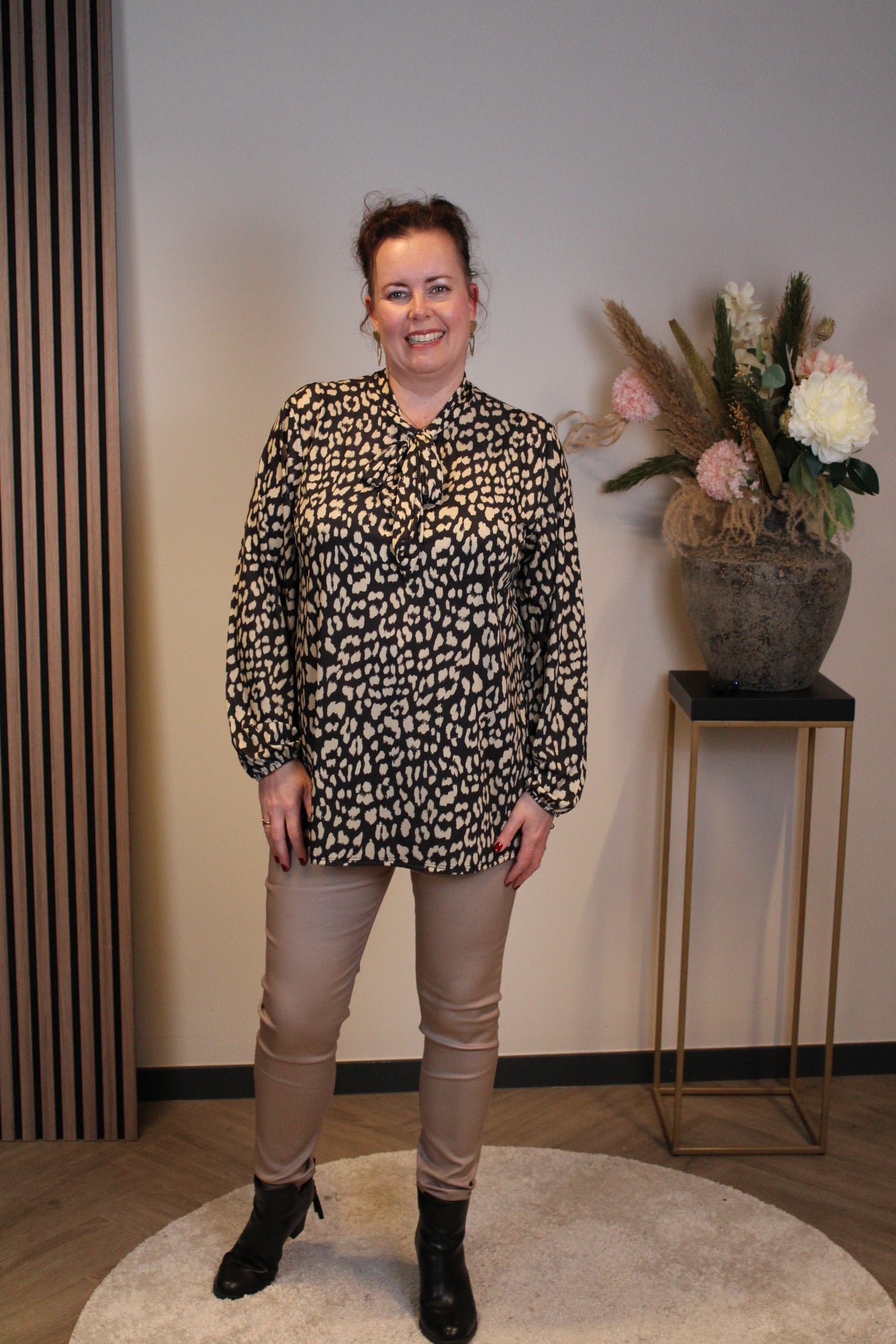 Floor | Blouse met strik zwart lange mouw 38 t/m 48