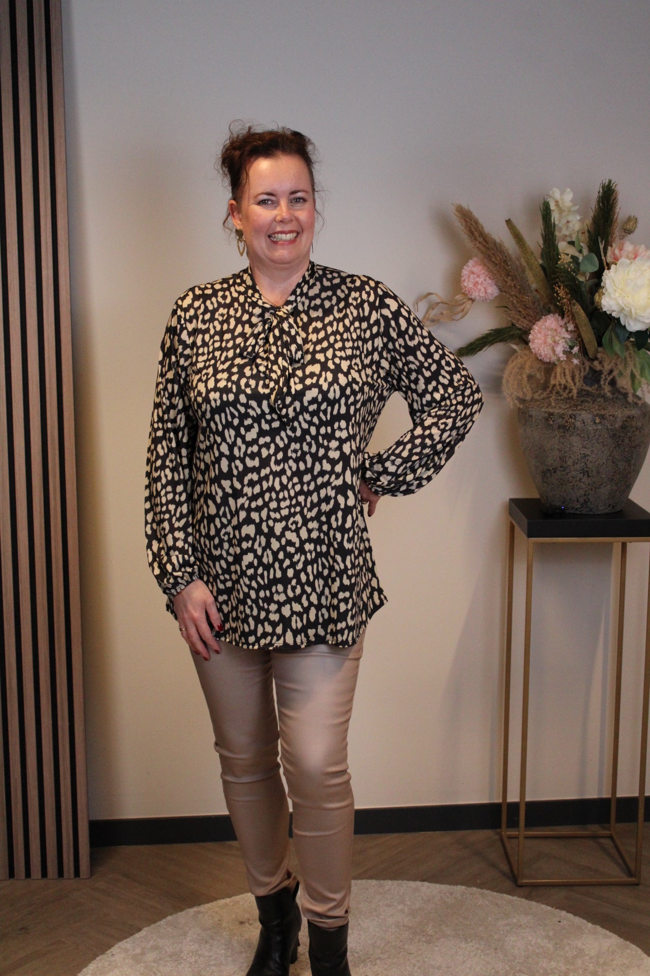 Floor | Blouse met strik zwart lange mouw 38 t/m 48