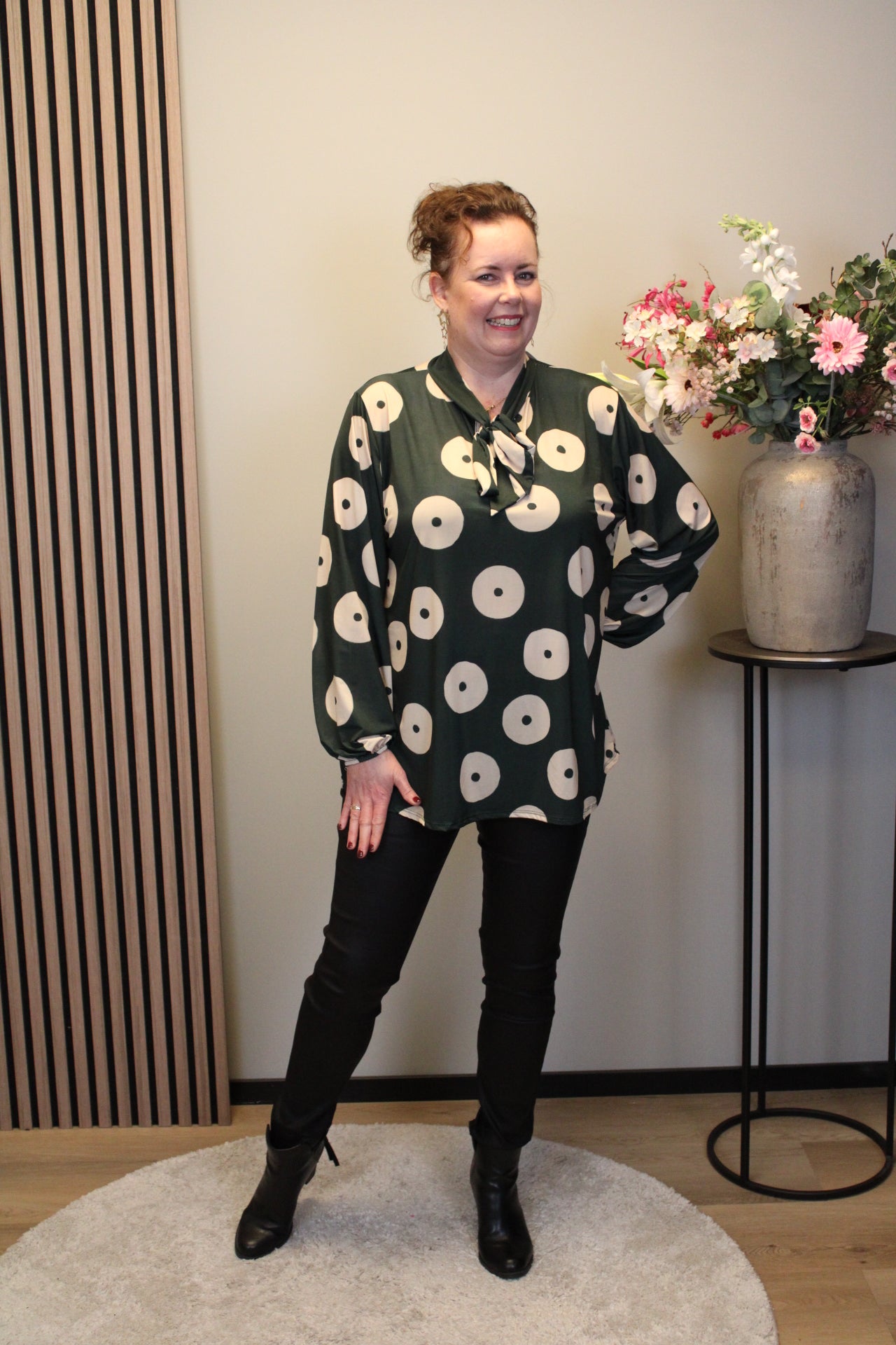 Iris | Blouse met strik groen lange mouw 38 t/m 48