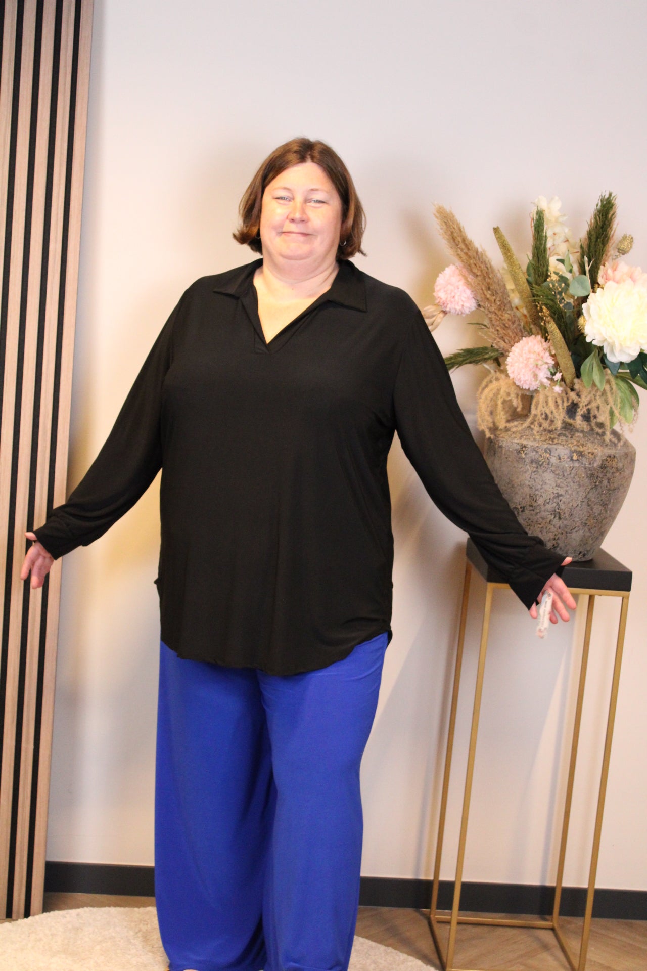 Sara | Blouse zwart met kraagje