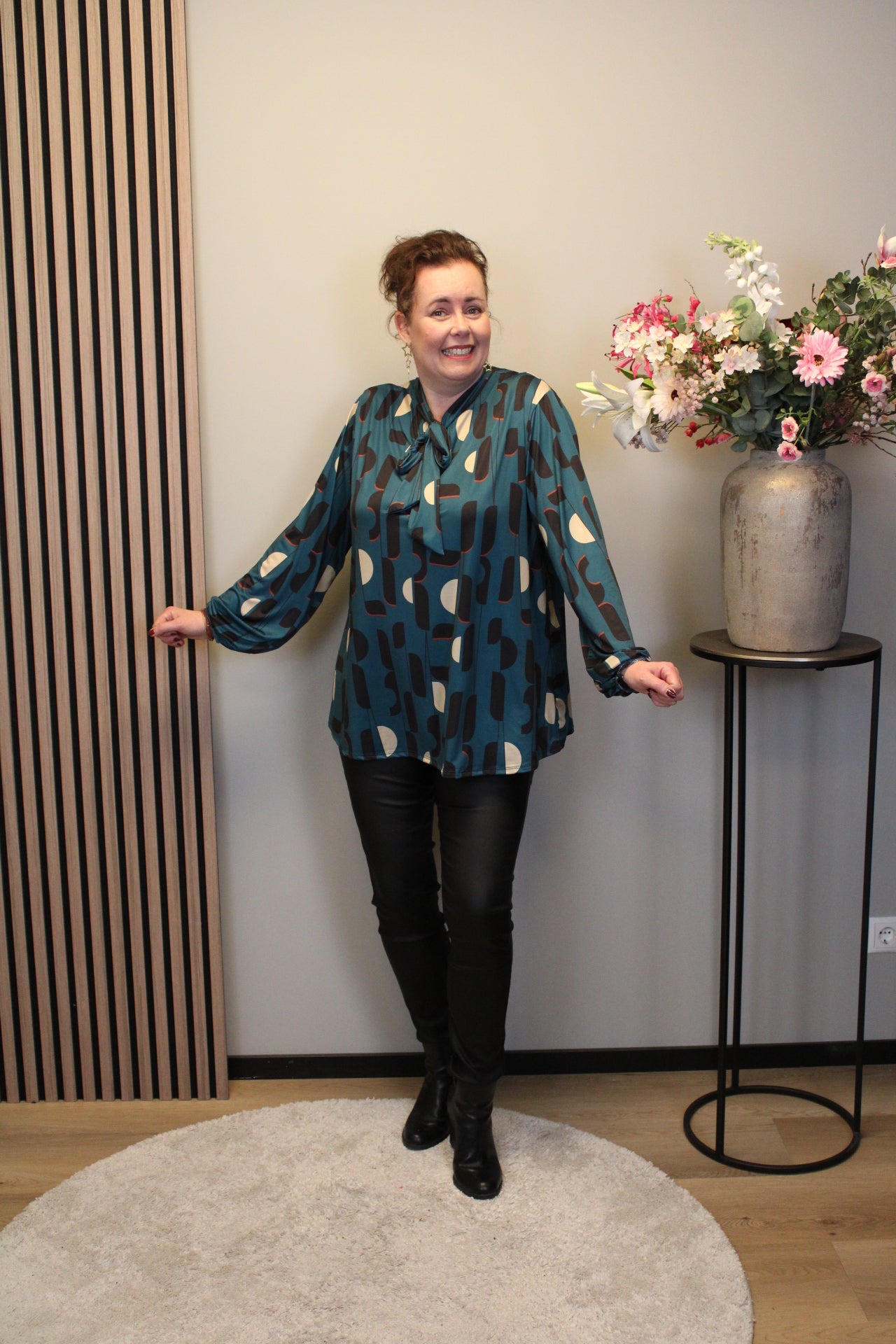 Daniela | Blouse met strik aqua lange mouw 38 t/m 48