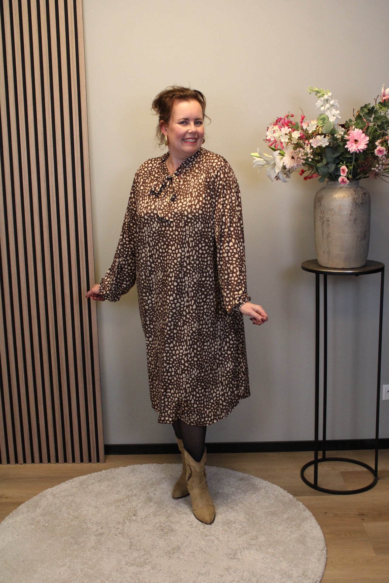 Maya | Jurk bruin met strikje 38 t/m 46