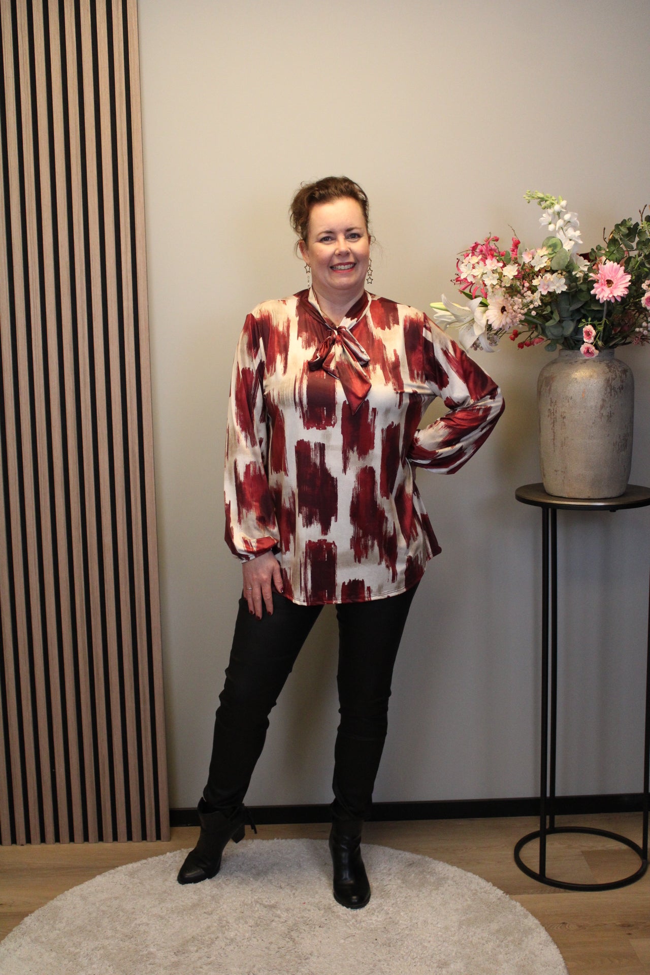 Molly | Blouse rood met strik 48 t/m 52